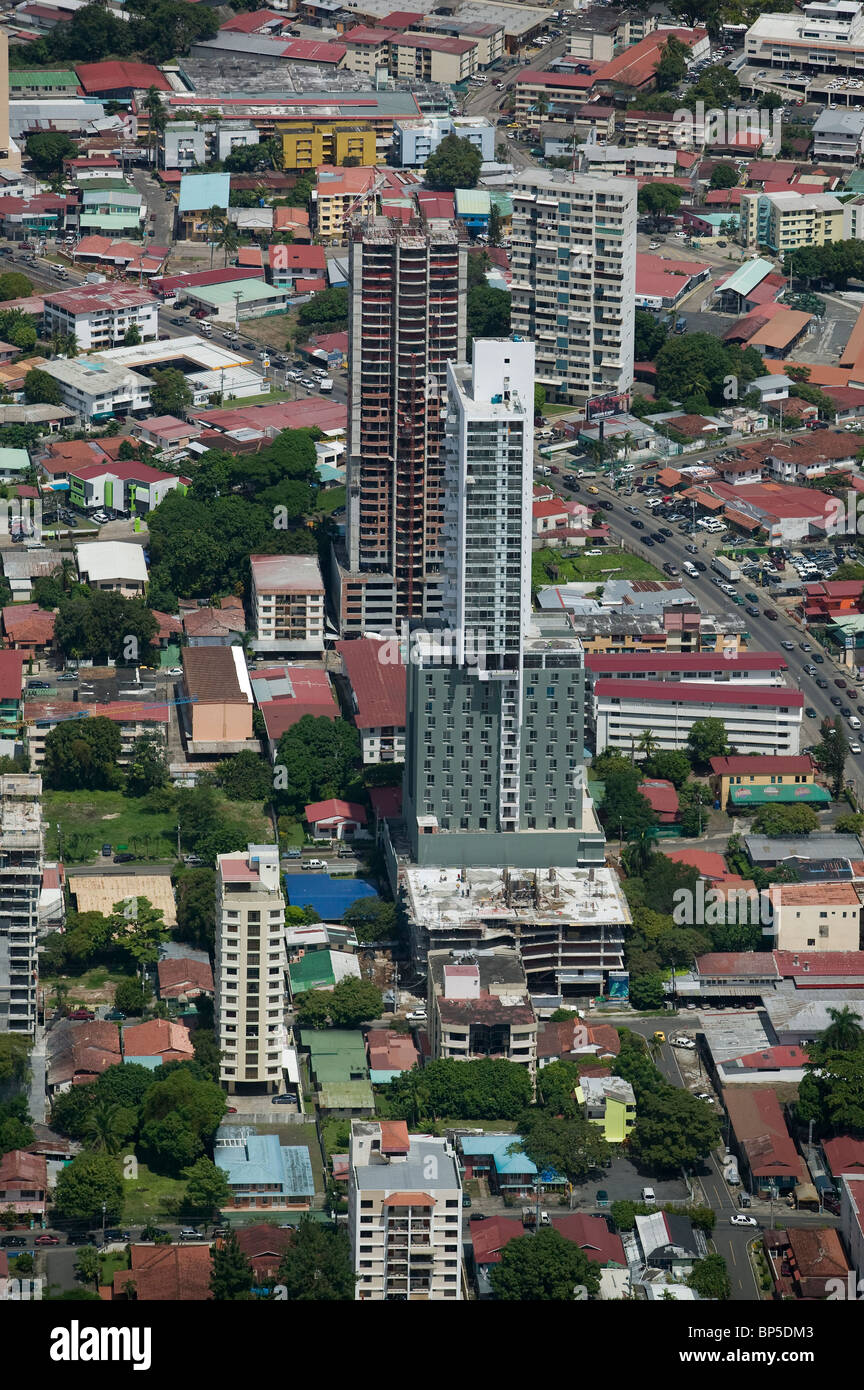 Vista aérea de alta sube arriba residencial Ciudad de Panamá, República de Panamá Foto de stock