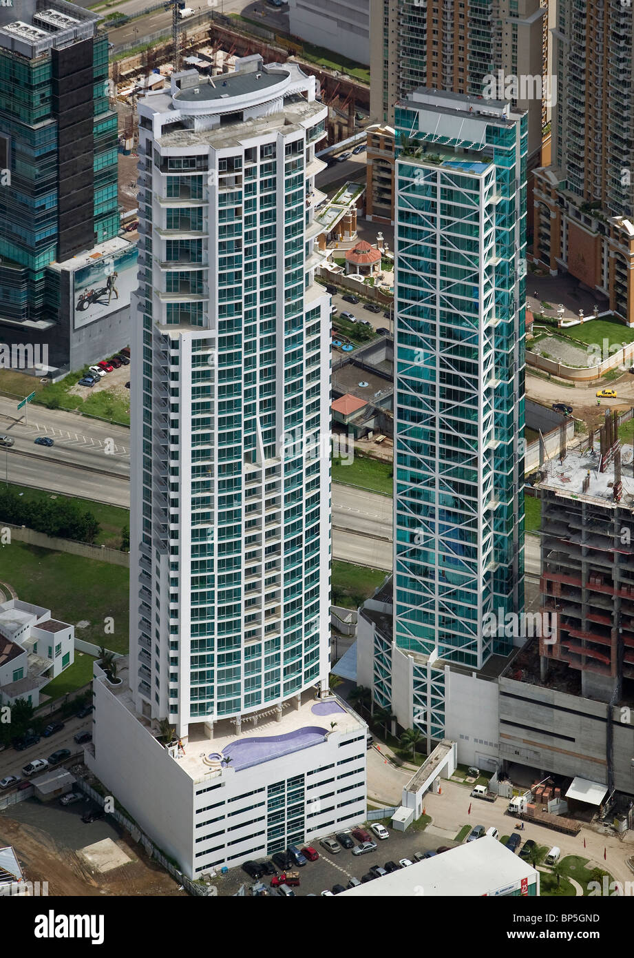Vista aérea de alta sube por encima de la Ciudad de Panamá La República de Panamá Foto de stock