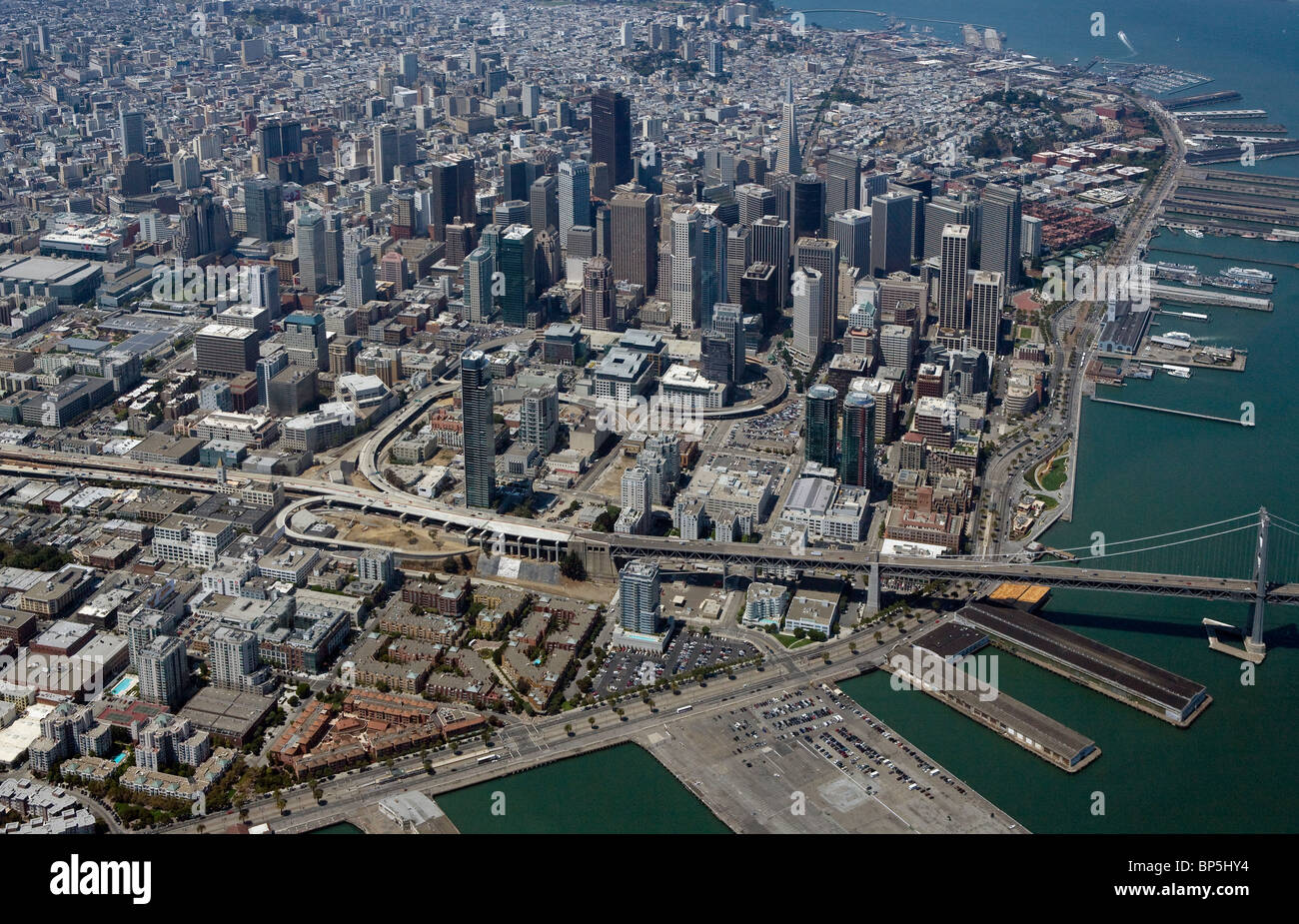 Vista aérea sobre el distrito financiero del centro de San Francisco, California Foto de stock