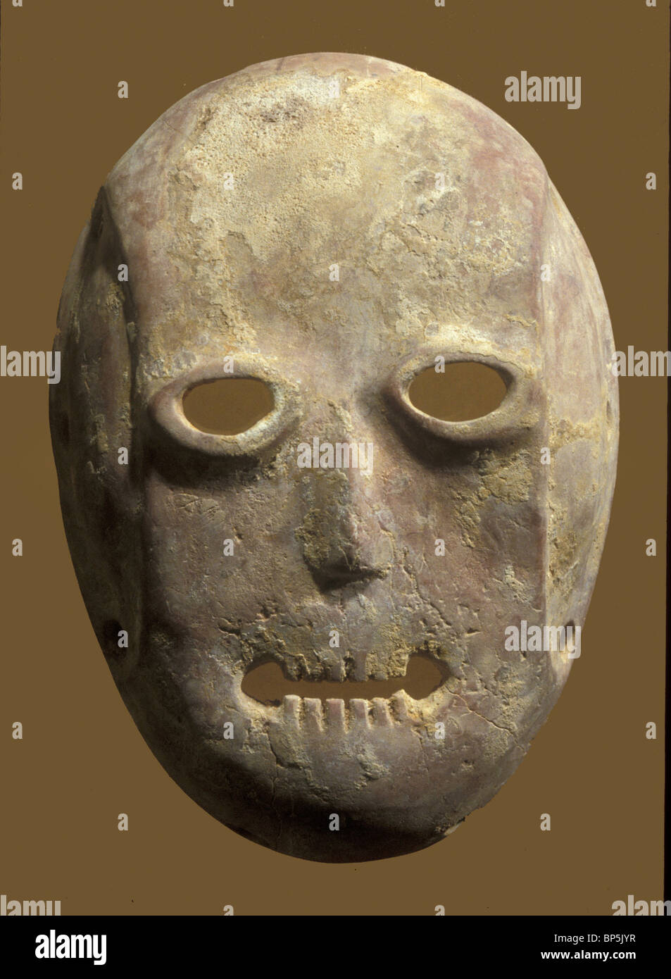 4376. Neolítico piedra tallada Máscara de culto Foto de stock