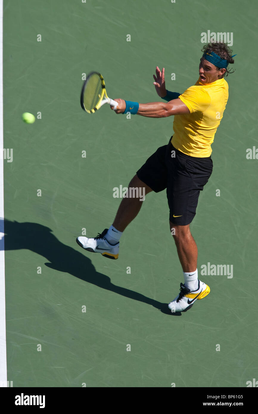 Rafael Nadal (ESP) compitiendo en los hombres solteros semifinales en la edición 2009 del US Open de tenis Foto de stock
