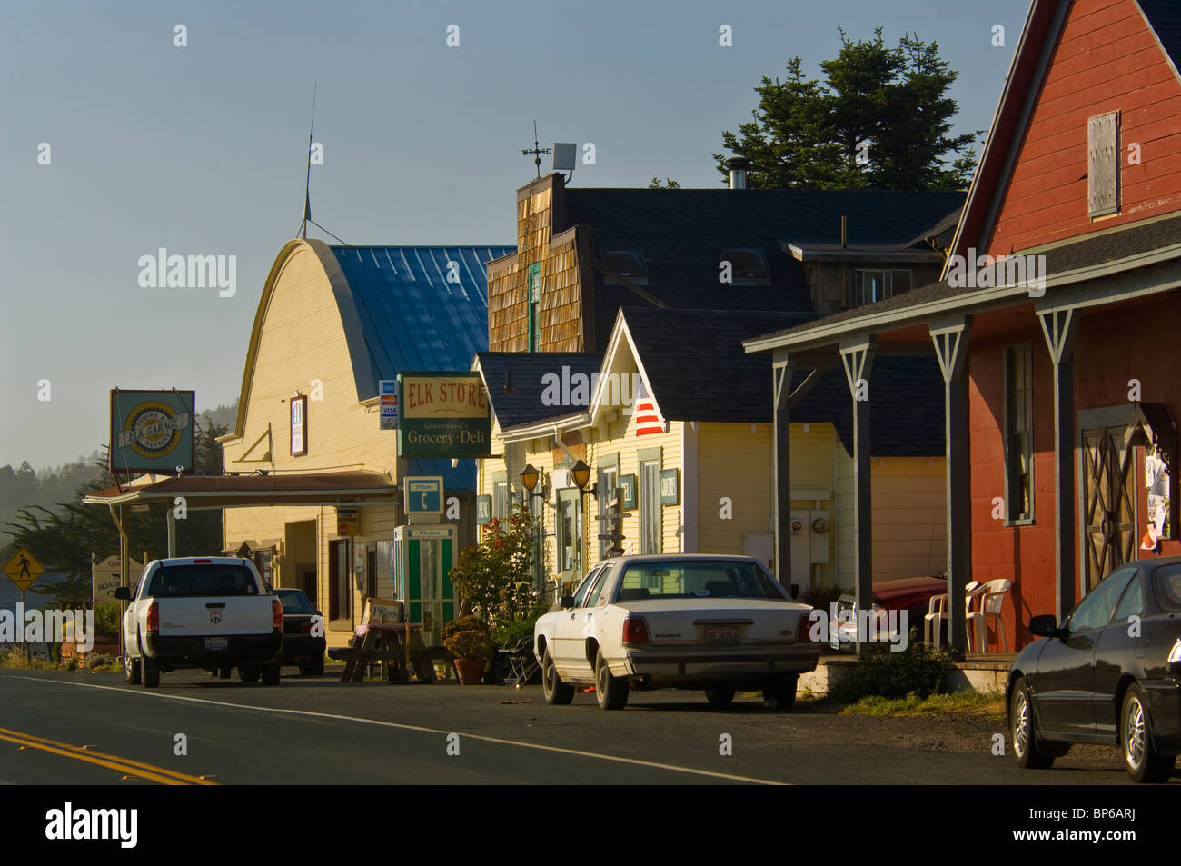 Pequeña ciudad costera rural de Elk, Mendocino County, California Foto de stock