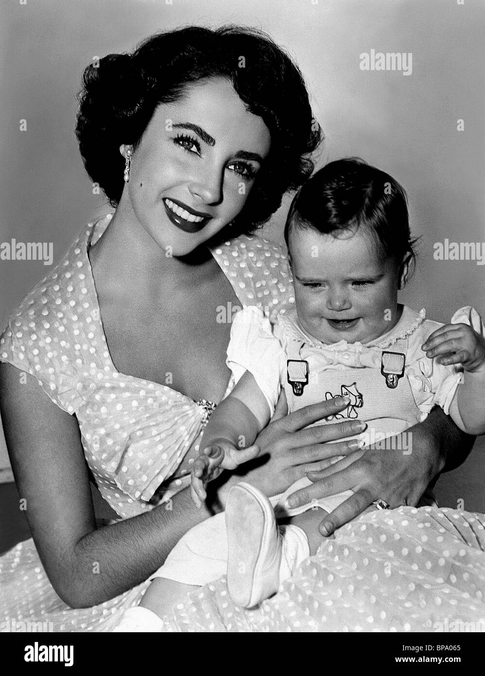 ELIZABETH TAYLOR, bebé, padre del pequeño dividendo, 1951 Fotografía de  stock - Alamy