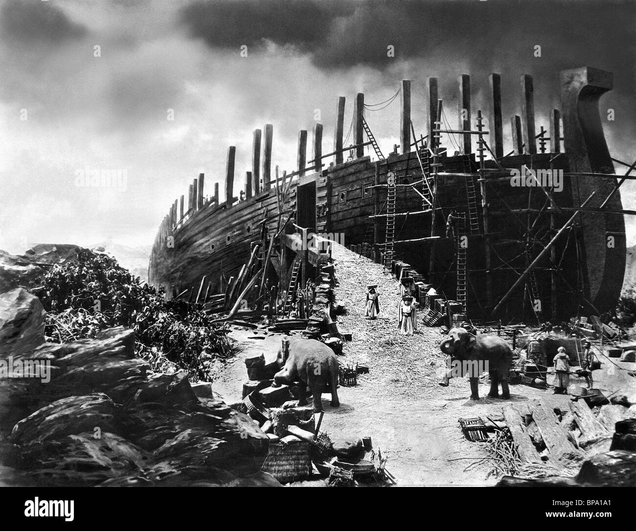 La construcción del arca el arca de Noé (1928) Foto de stock