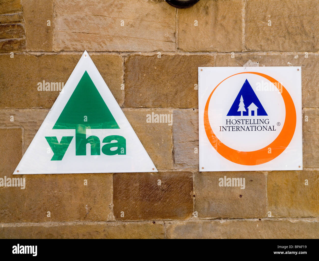 Indicaciones para el YHA y Hostelling International en el albergue de la Juventud, Casa de la Abadía de Whitby en Yorkshire del norte Foto de stock