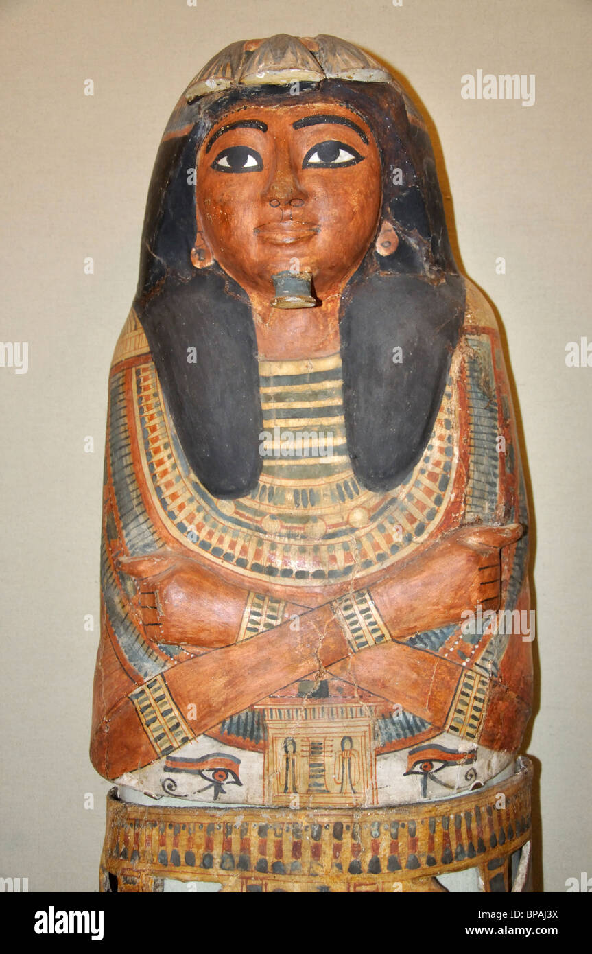 Caso de Momia Egipcia, el Museo Estatal del Hermitage, San Petersburgo, en el noroeste de la región, Rusia Foto de stock