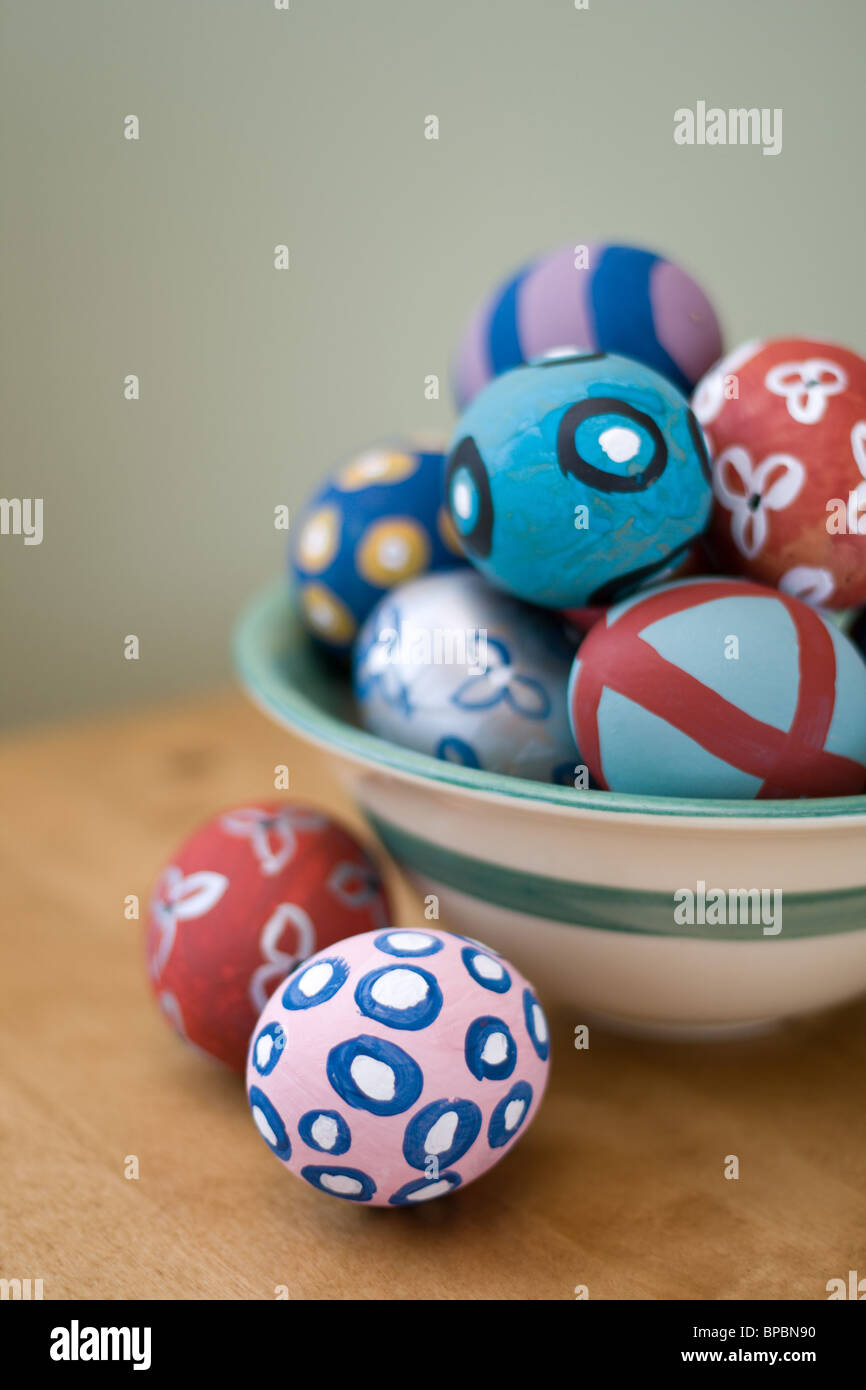 Los huevos de Pascua pintados a mano Foto de stock