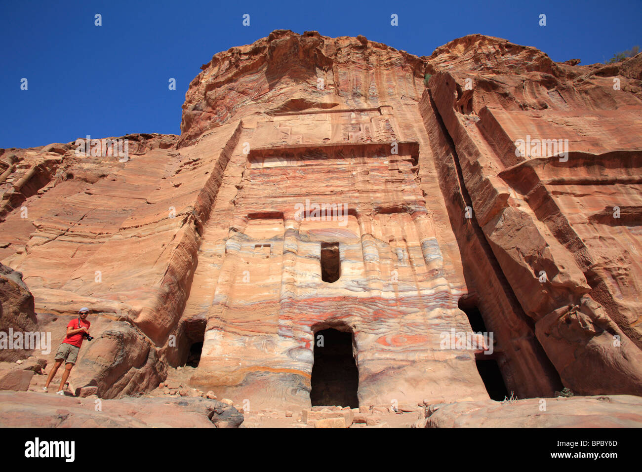 La tumba de la seda de las tumbas reales de Petra, Jordania Foto de stock