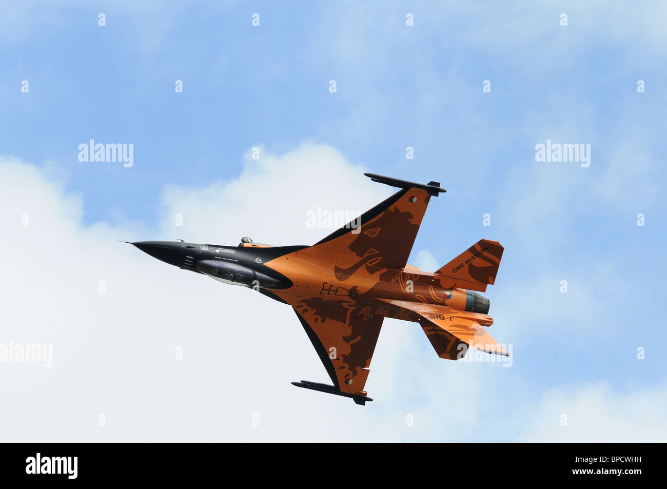 Dinámica general F-16AM Falcon 322/323 combates de escuadrones de la Fuerza Aérea Real de los Países Bajos Leeuwarden ensaya su visualización en th Foto de stock