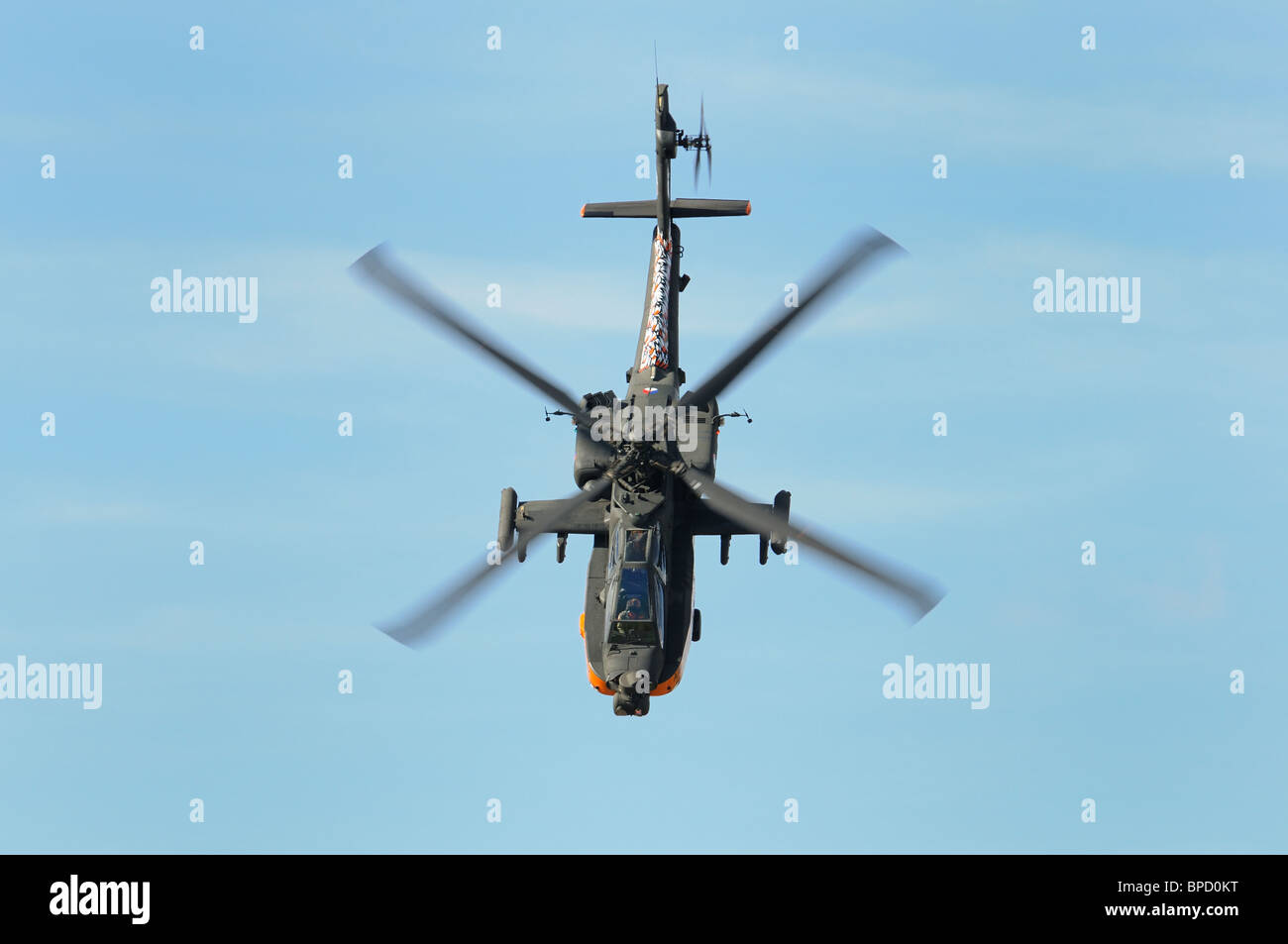 Boeing AH-64D Apache helicóptero de ataque de la Real Fuerza Aérea de los Países Bajos se muestra en el Royal International Air Tattoo 2010 Foto de stock
