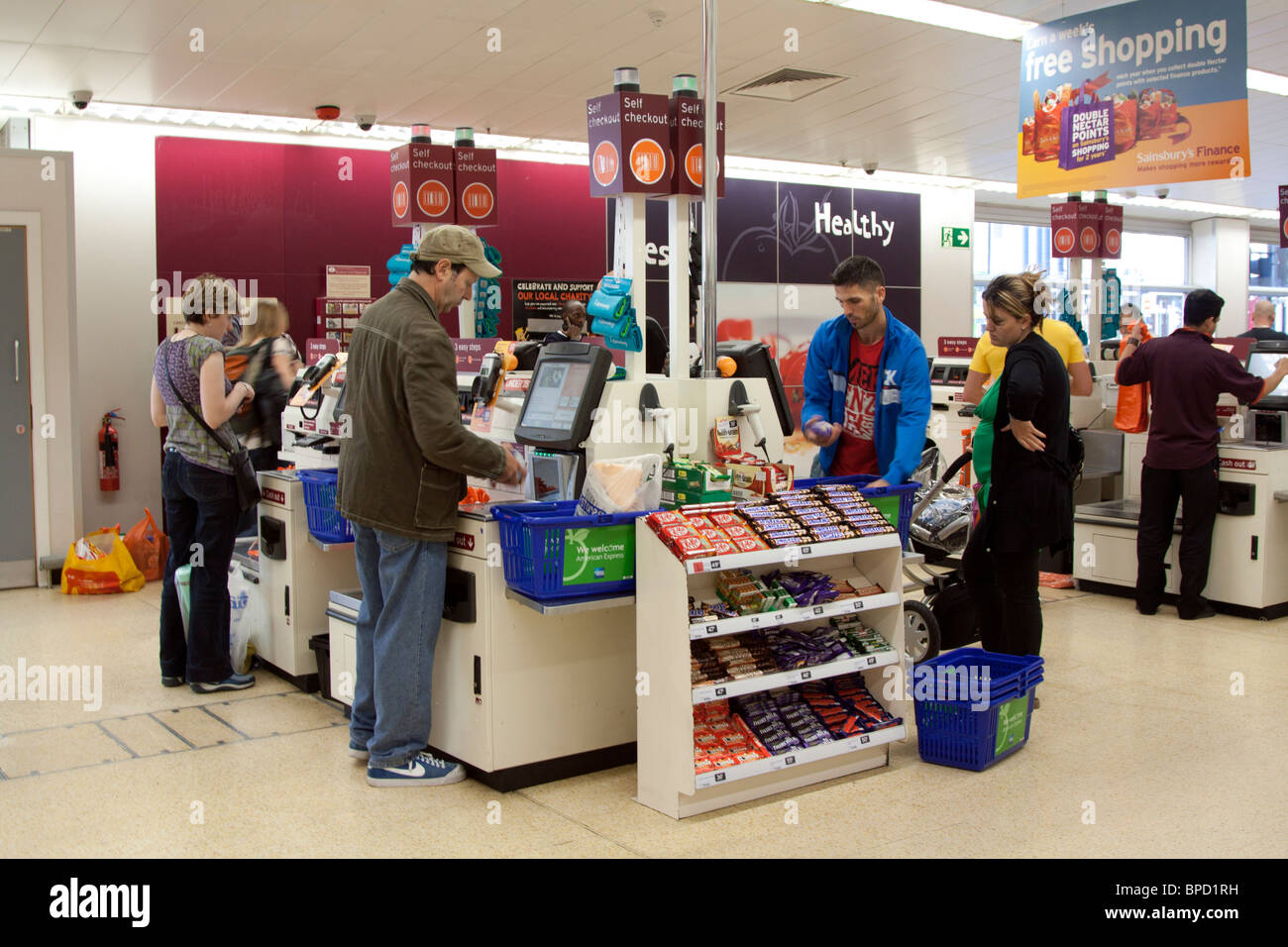 Sainsburys Self Service Checkout Camden Town Londres Fotografía de