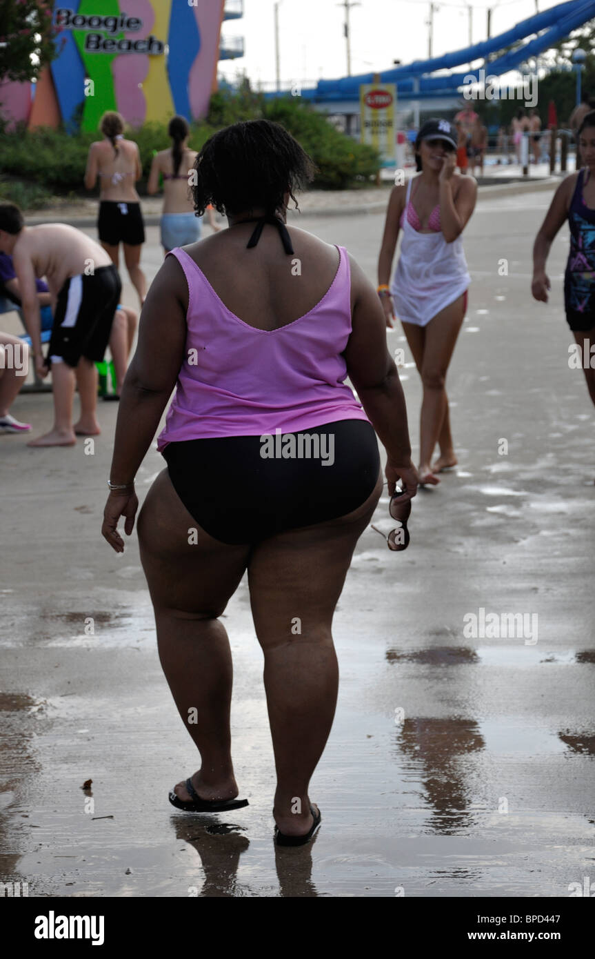 Fat woman swimsuit overweight fotografías e imágenes de alta resolución Foto