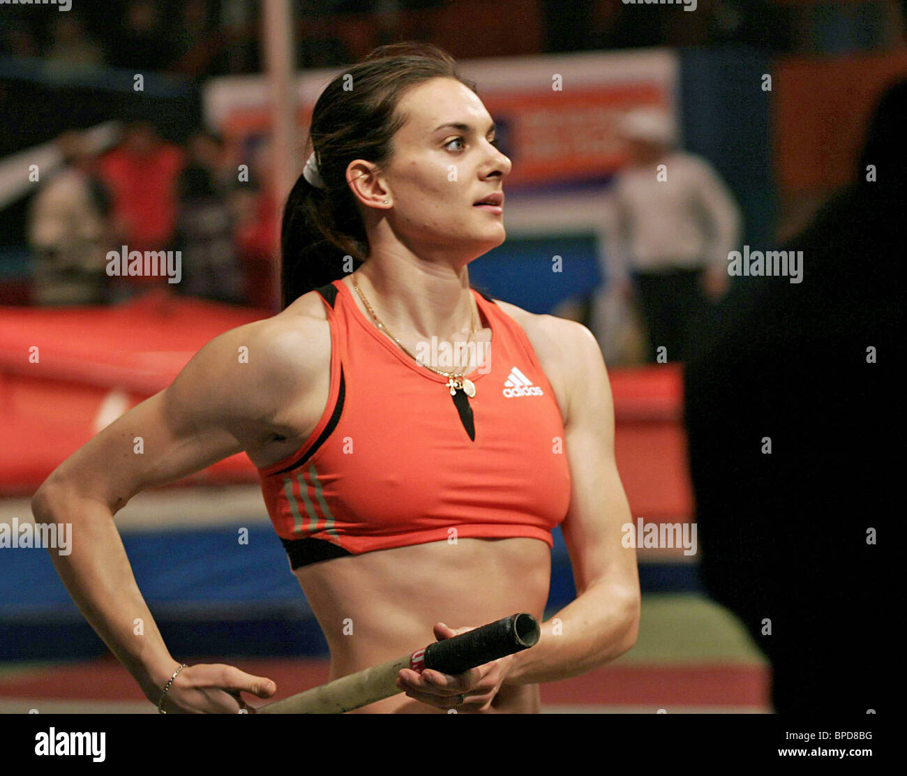 La rusa Yelena Isinbayeva establece un nuevo récord mundial de salto