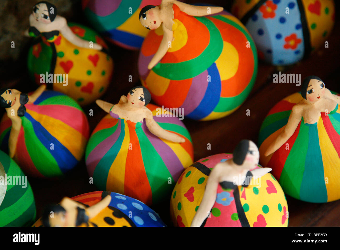 Muñecas tradicionales en una tienda de souvenirs, Parati, Estado de Rio