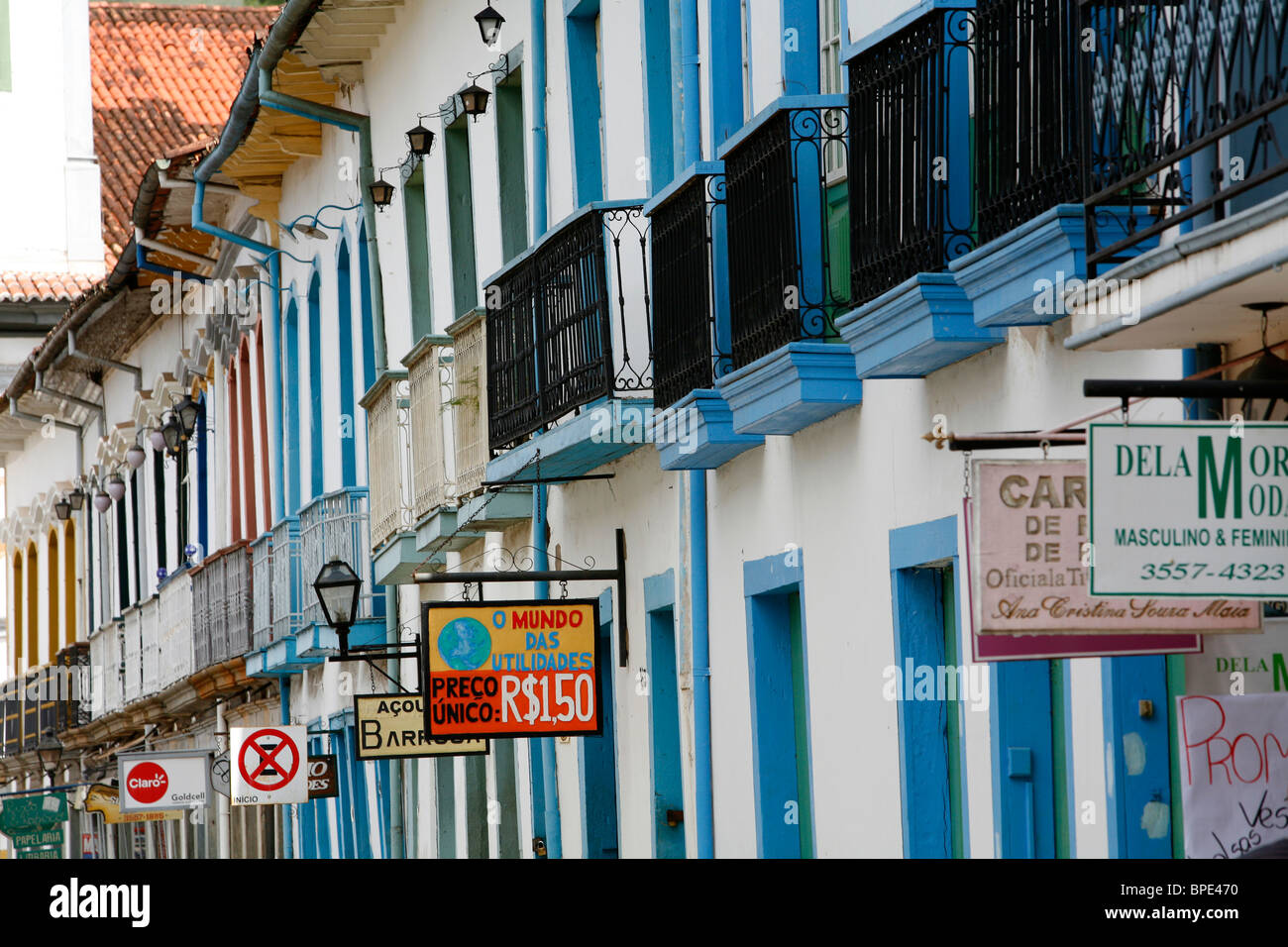 Balcones en la Rua Direita, Mariana, Minas Gerais, Brasil. Foto de stock