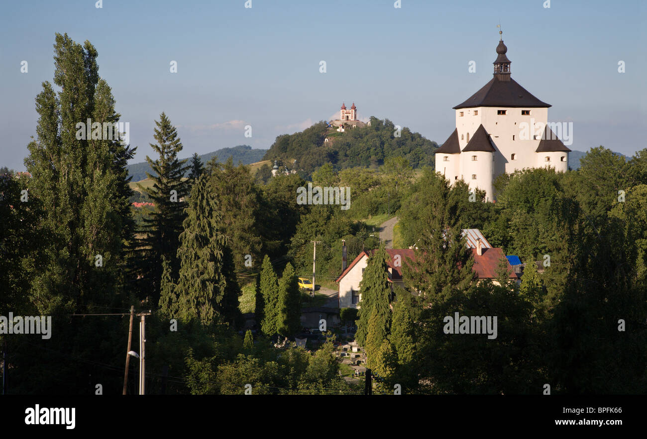 Banska Stiavnica - New Castle y el calvario Foto de stock