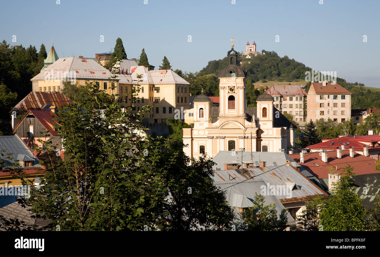 Banska Stiavnica - La parroquia y el calvario Foto de stock