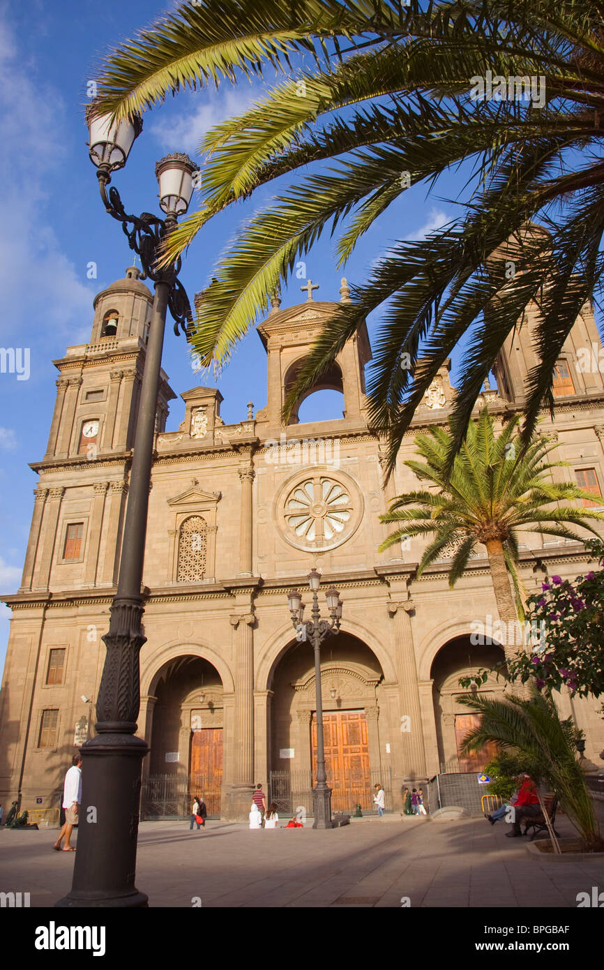La Catedral y la plaza de Santa Ana, en Vegueta, el distrito histórico de Las Palmas de Gran Canaria. Foto de stock