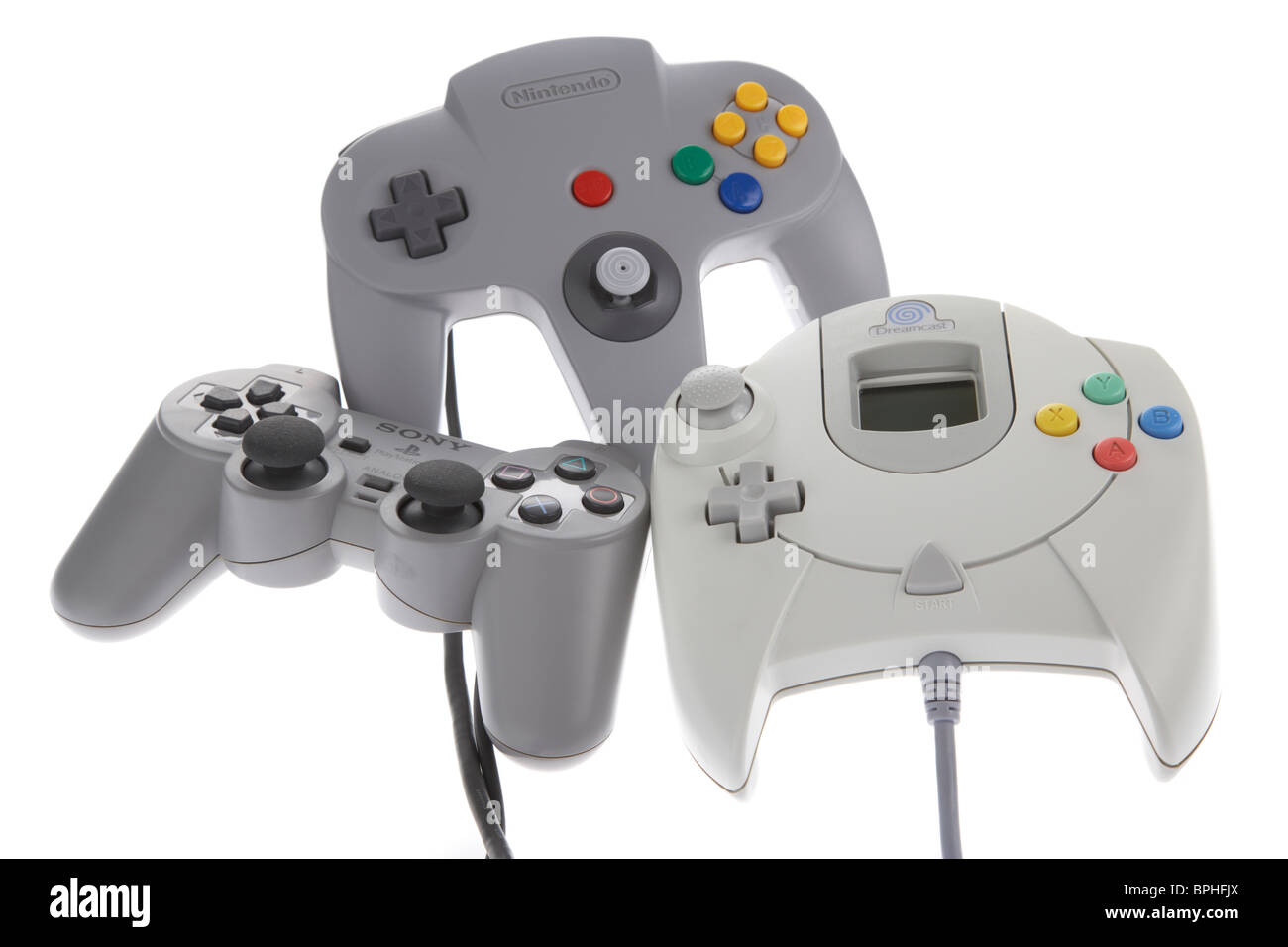 Los controladores originales para varias consolas desde los 90s incluyendo nintendo 64 n64 psone playstation dual shock Sega Dreamcast Foto de stock