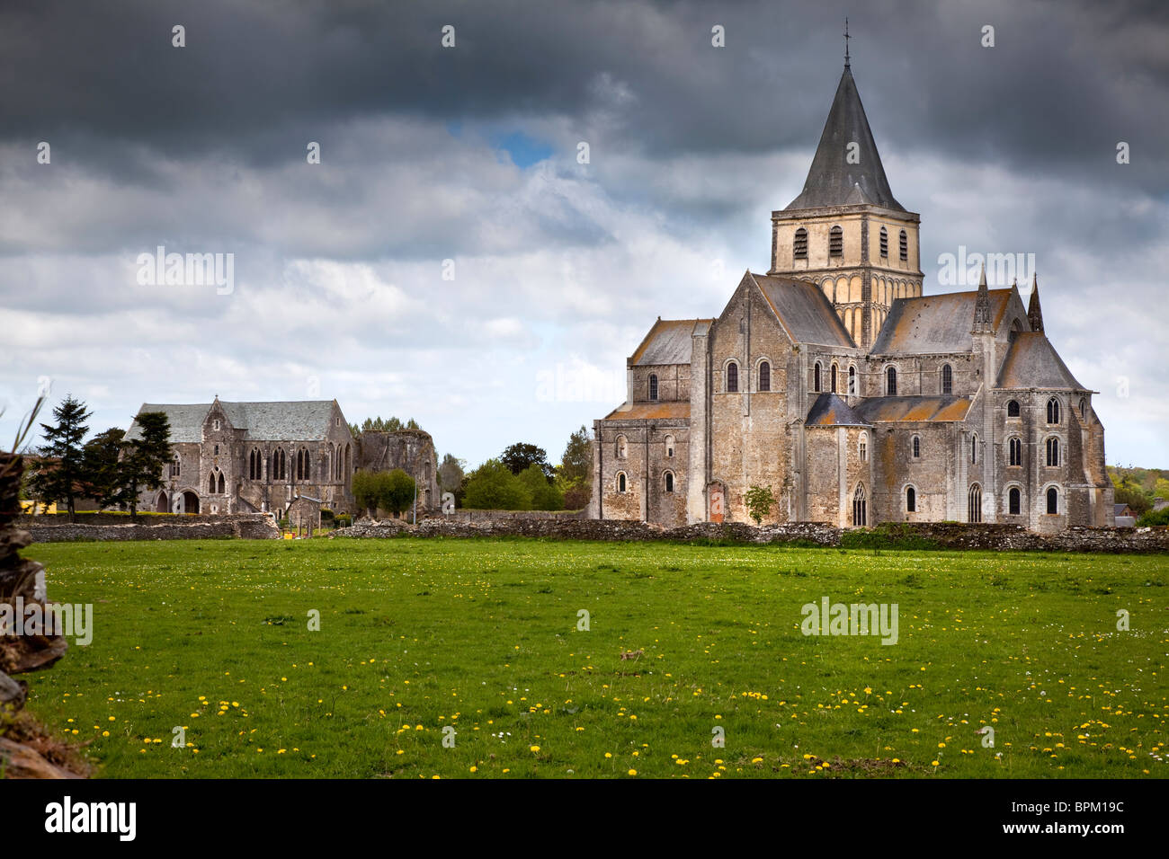 La Abadía de Cerisy-la-Forêt, Normandía, en el noroeste de Francia Foto de stock