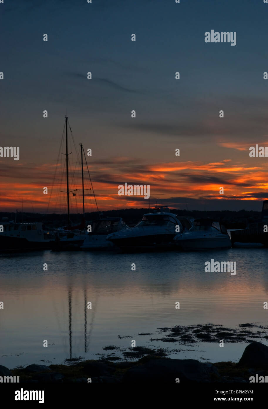 Amanecer en Oak Island Bay Nova Scotia Foto de stock