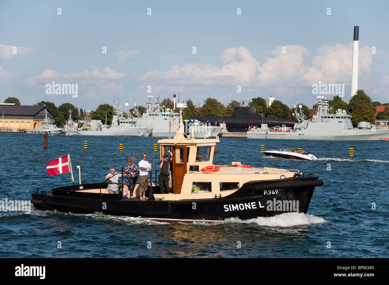 Un viaje en barco a lo largo del estrecho de Oresund durante el 500 aniversario de la Marina Danesa en Copenhague, Dinamarca. Foto de stock