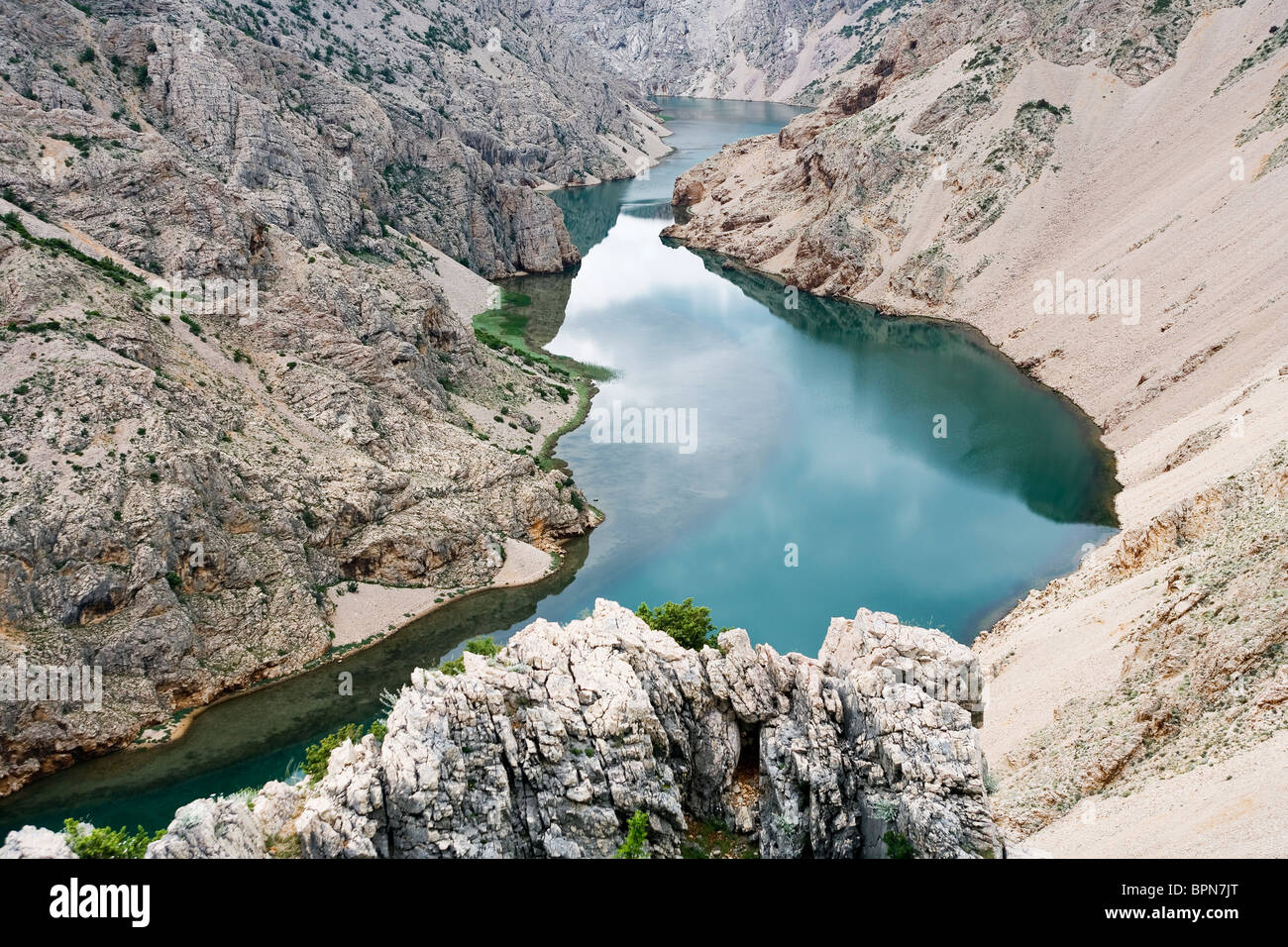 Un dramático desfiladero en el río Zrmanja Foto de stock