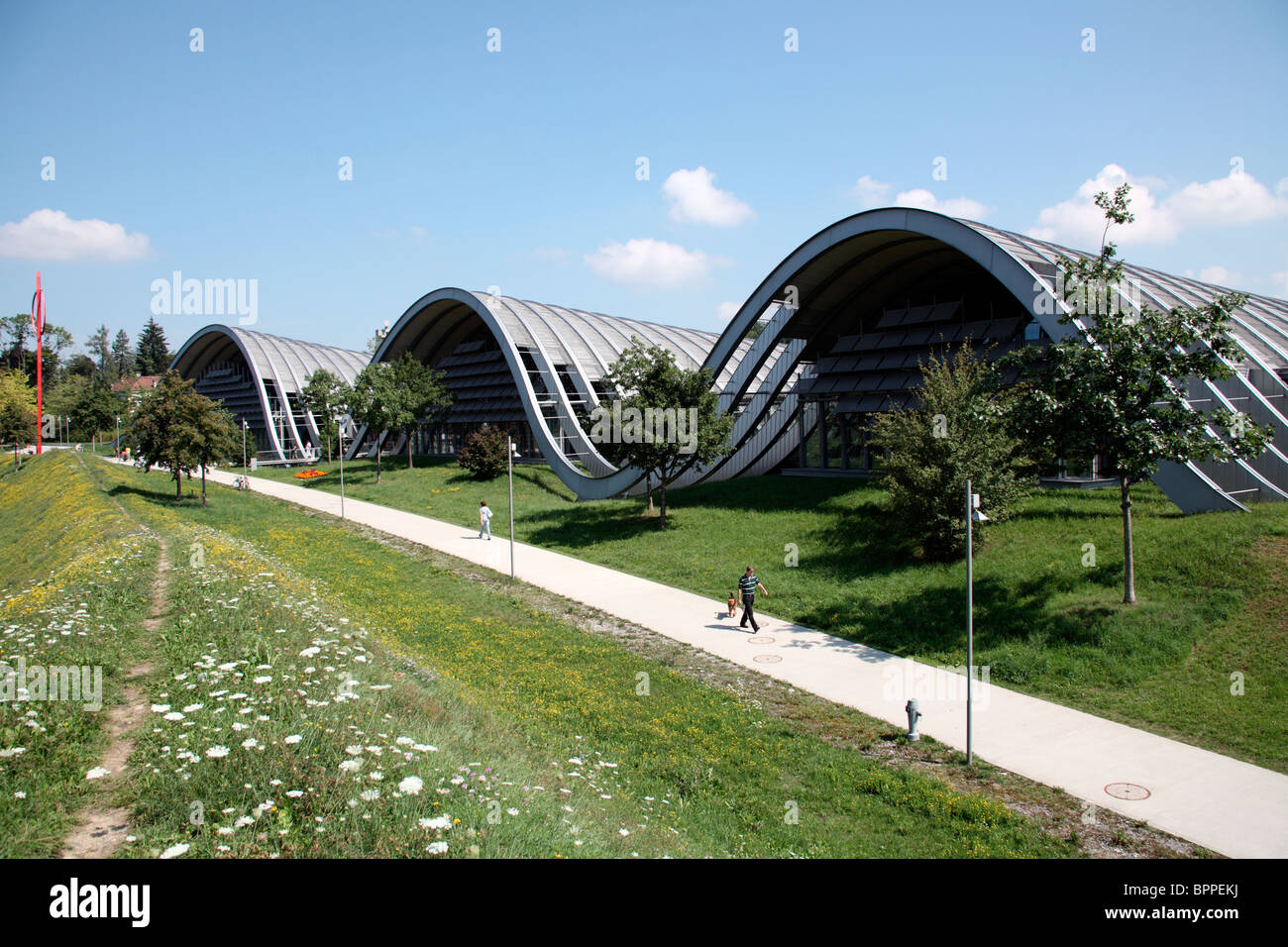 La espectacular arquitectura de onda sinusoidal el Zentrum Paul Klee, Berna, Suiza Foto de stock