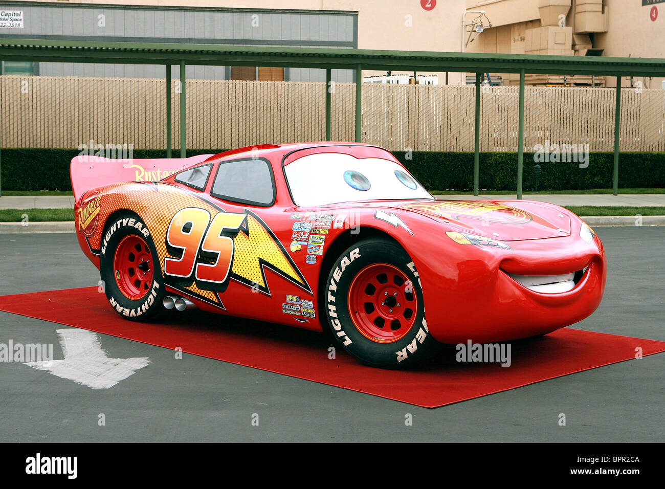 rayo mcqueen coche real