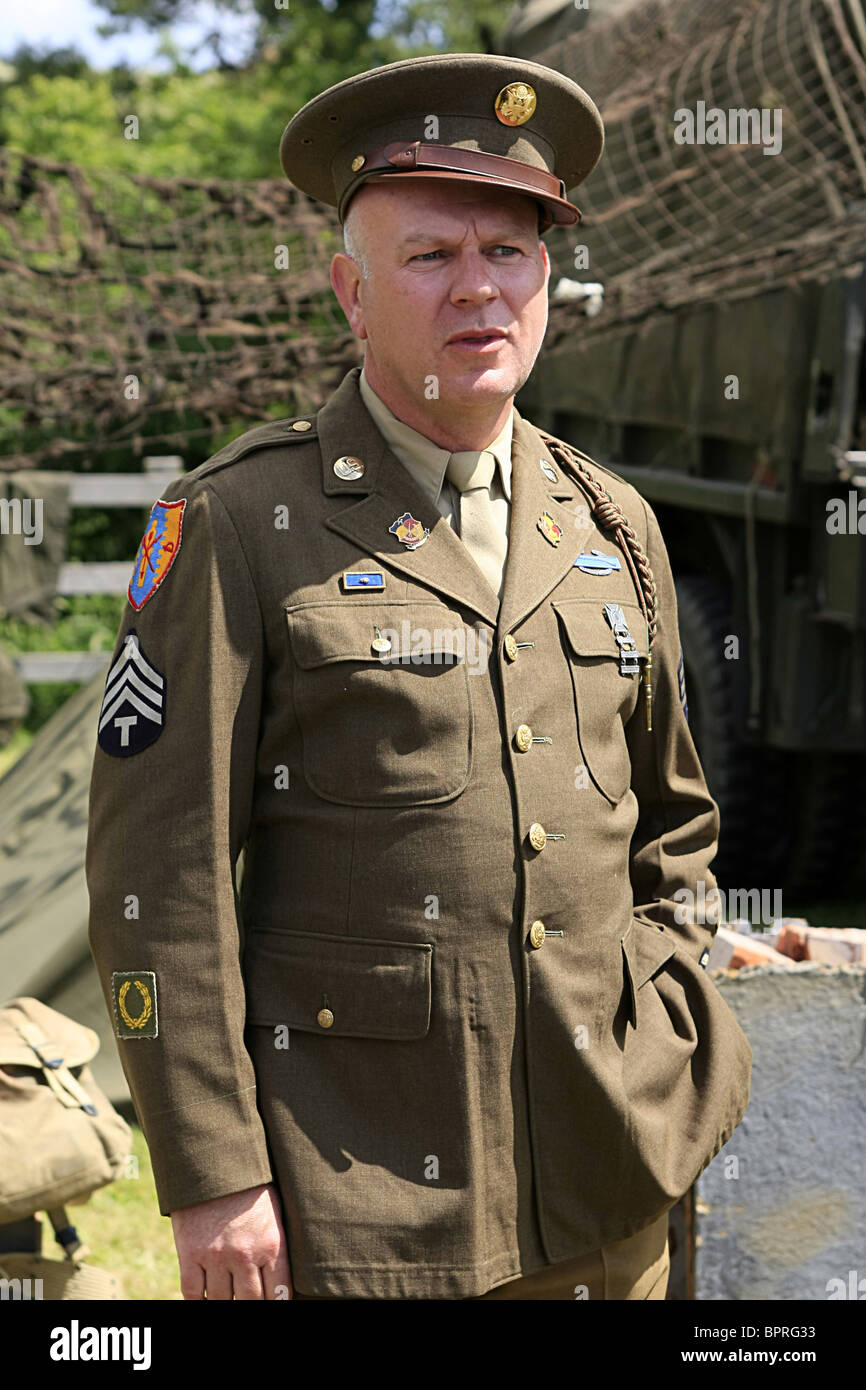 WW2 Recreación Estados vistiendo el uniforme de una técnica de sargento en  el ejército de los EE.UU Fotografía de stock - Alamy