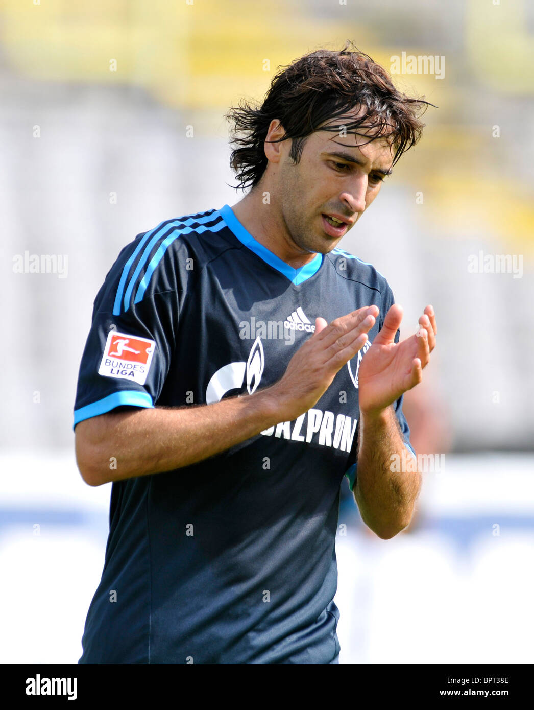 Raúl, jugador de fútbol de la Bundesliga alemana Schalke 04 Fotografía de  stock - Alamy