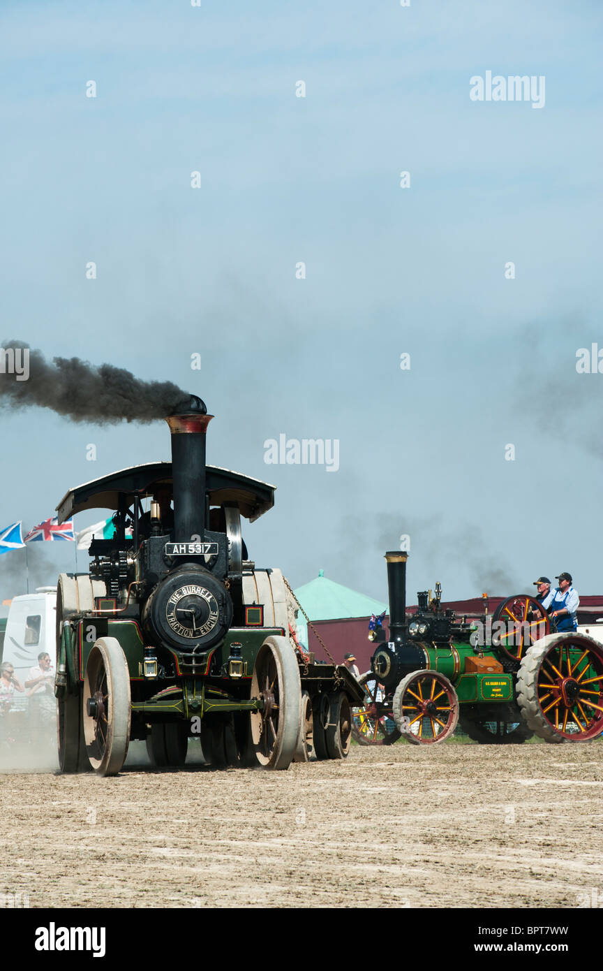 Los motores de tracción de vapor Vintage en gran feria de vapor de