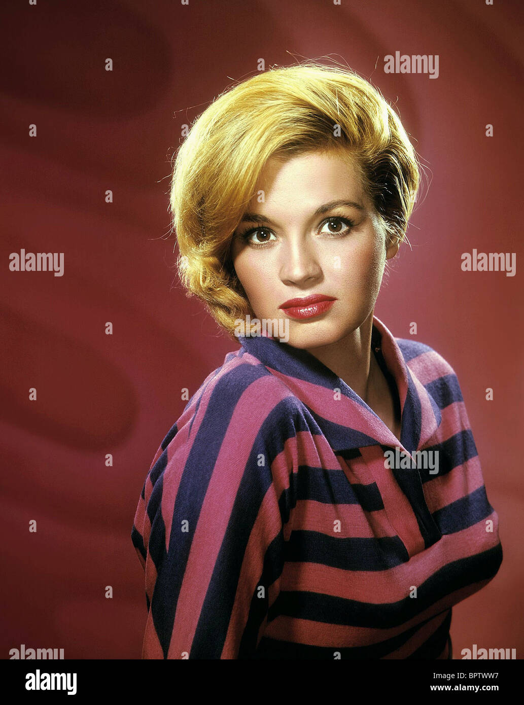 La actriz Angie Dickinson (1959) Foto de stock