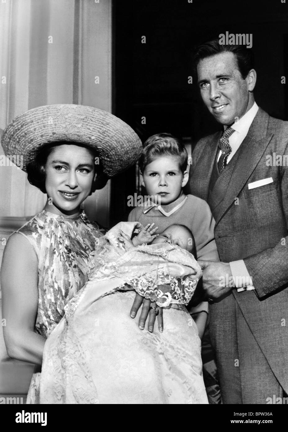SARAH Princess Margaret LINLEY & LORD SNOWDON familia real el 10 de junio de 1964 Foto de stock