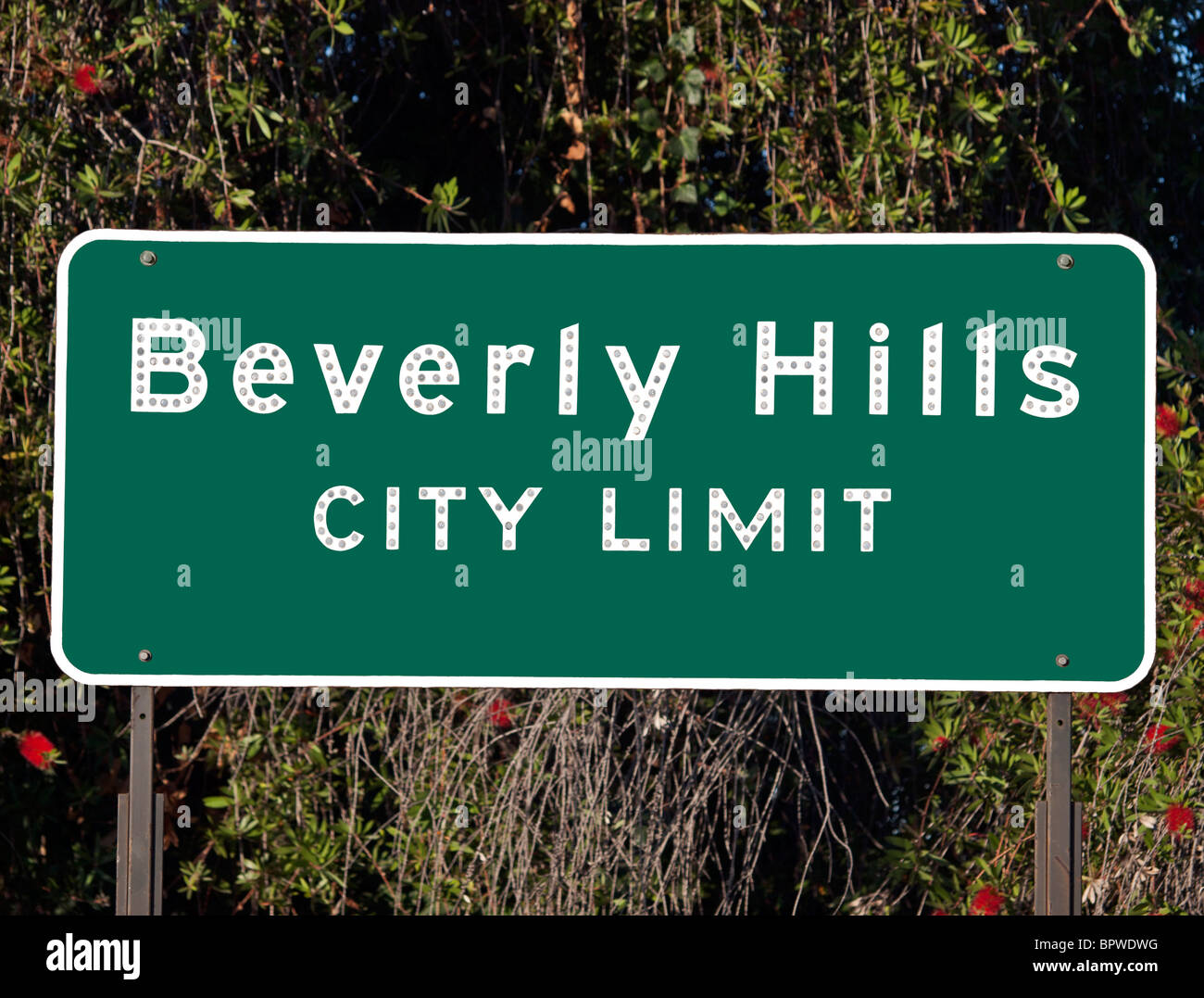 Signo de los límites de la ciudad de Beverly Hills. Nota: Este signo no contiene el Beverly Hills escudo o logotipo. Foto de stock