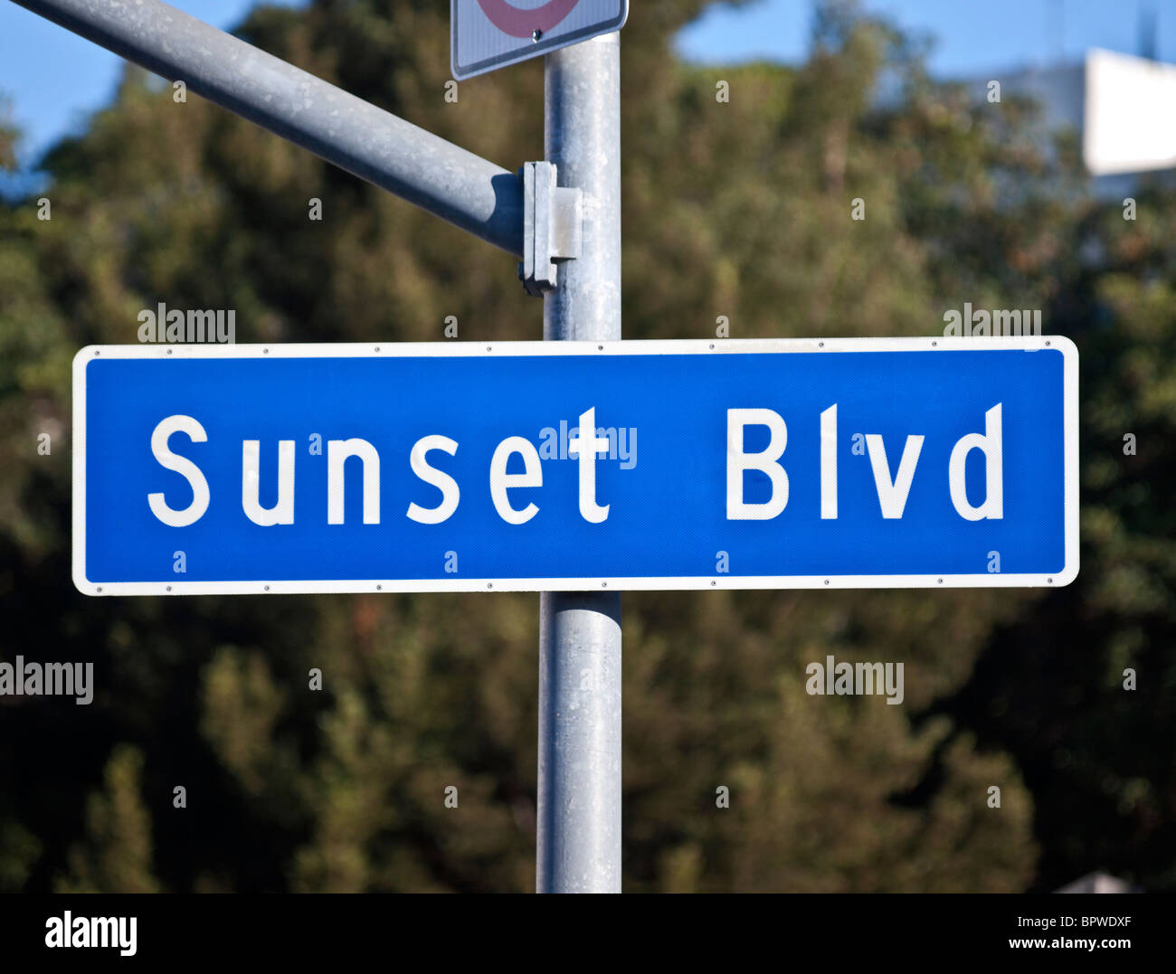 Signo de Sunset Blvd. Los Ángeles es famosa ruta del centro de Beverly Hills. Foto de stock