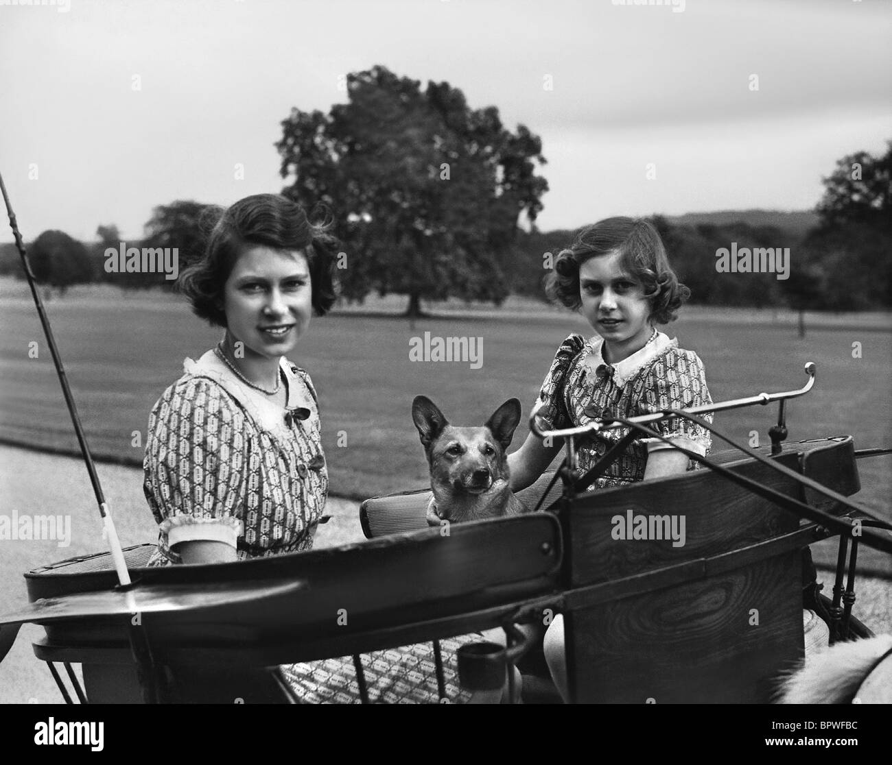La princesa Elizabeth & Princess Margaret familia real el 10 de junio de 1940 Foto de stock