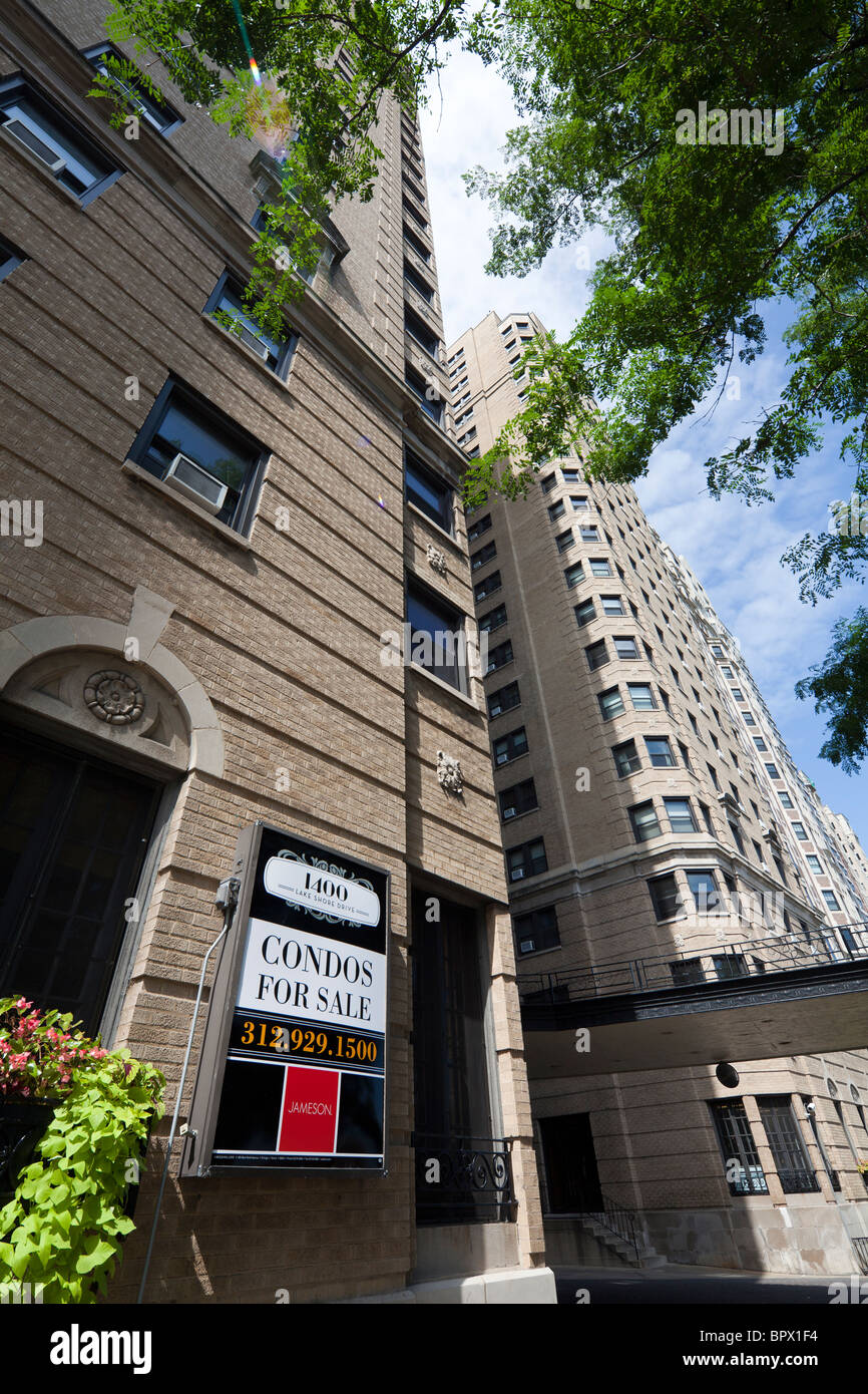 Apartamentos para la venta signo en Gold Coast de Chicago apartamentos de lujo Foto de stock