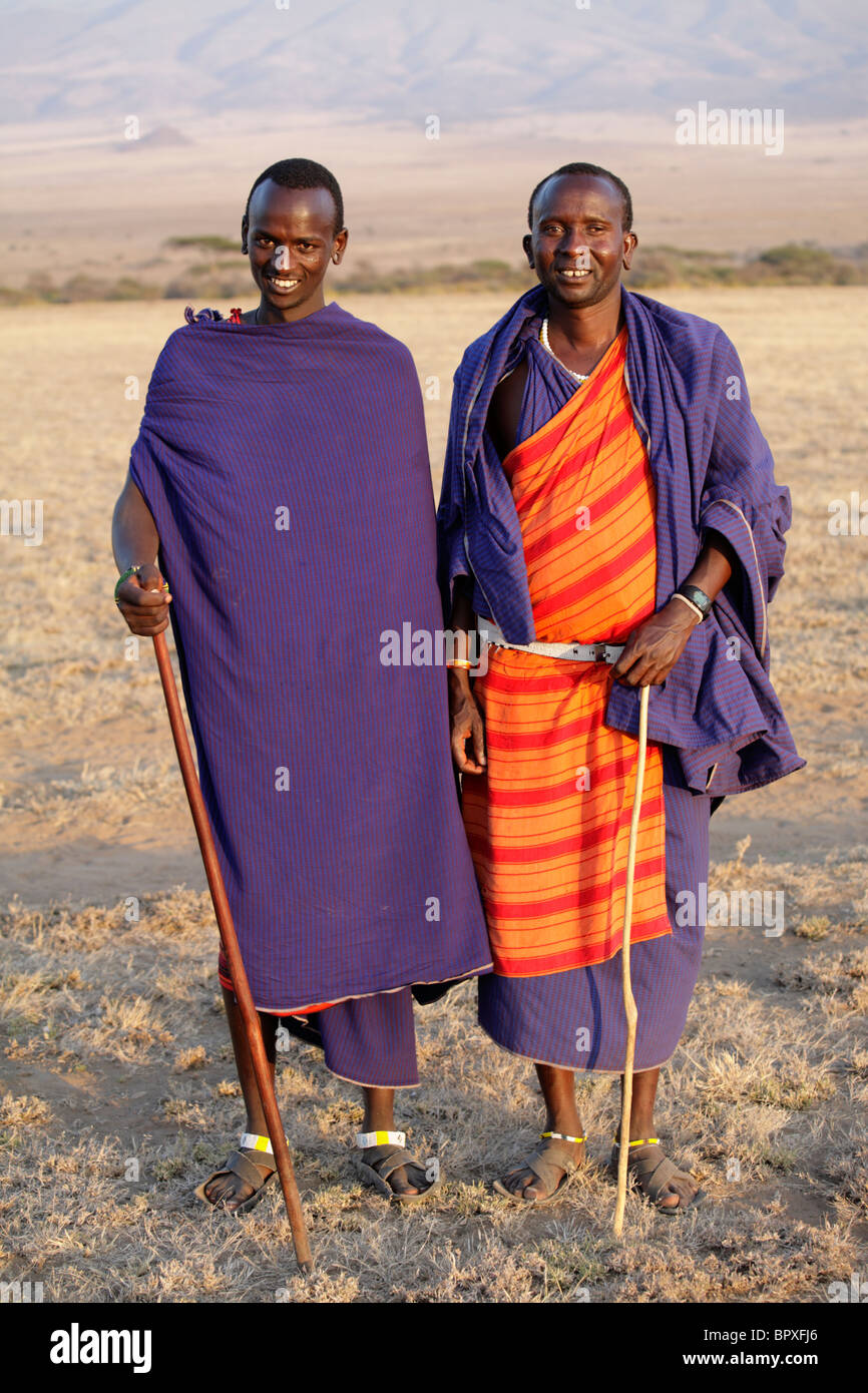 Los hombres Masai, área de conservación Ngogongoro, Tanzania Foto de stock
