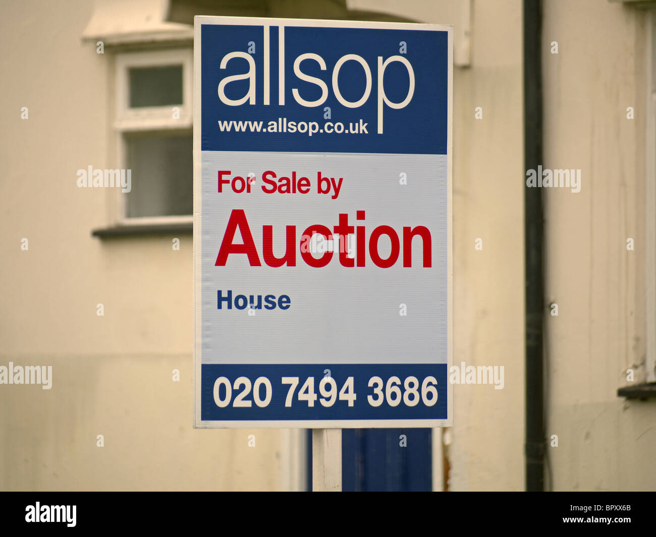 Una casa vendida por subasta nuevo Malden, Londres, Gran Bretaña. Foto de stock