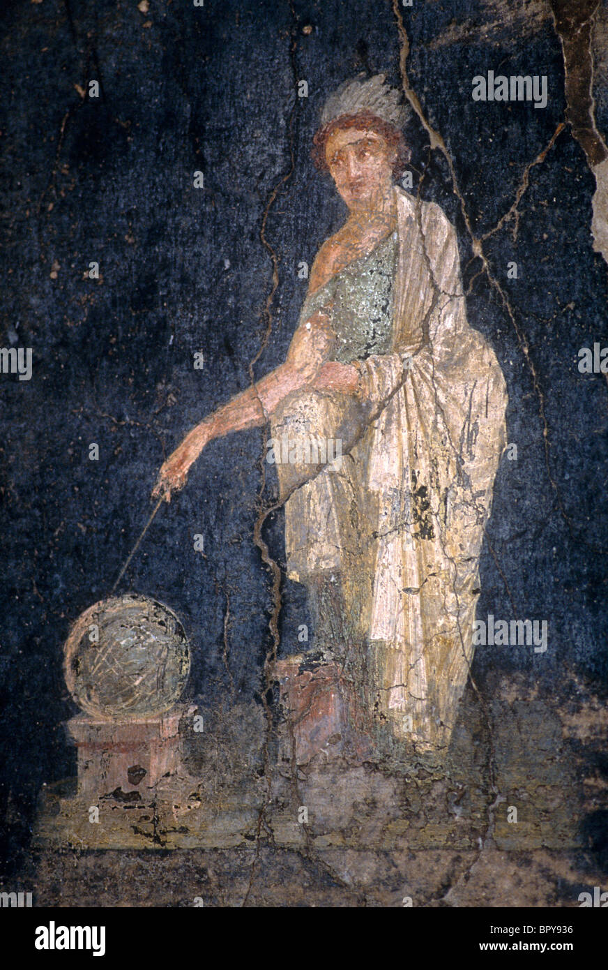 Un mural a la diosa Urania, musa de la astronomía en el peristilo de la