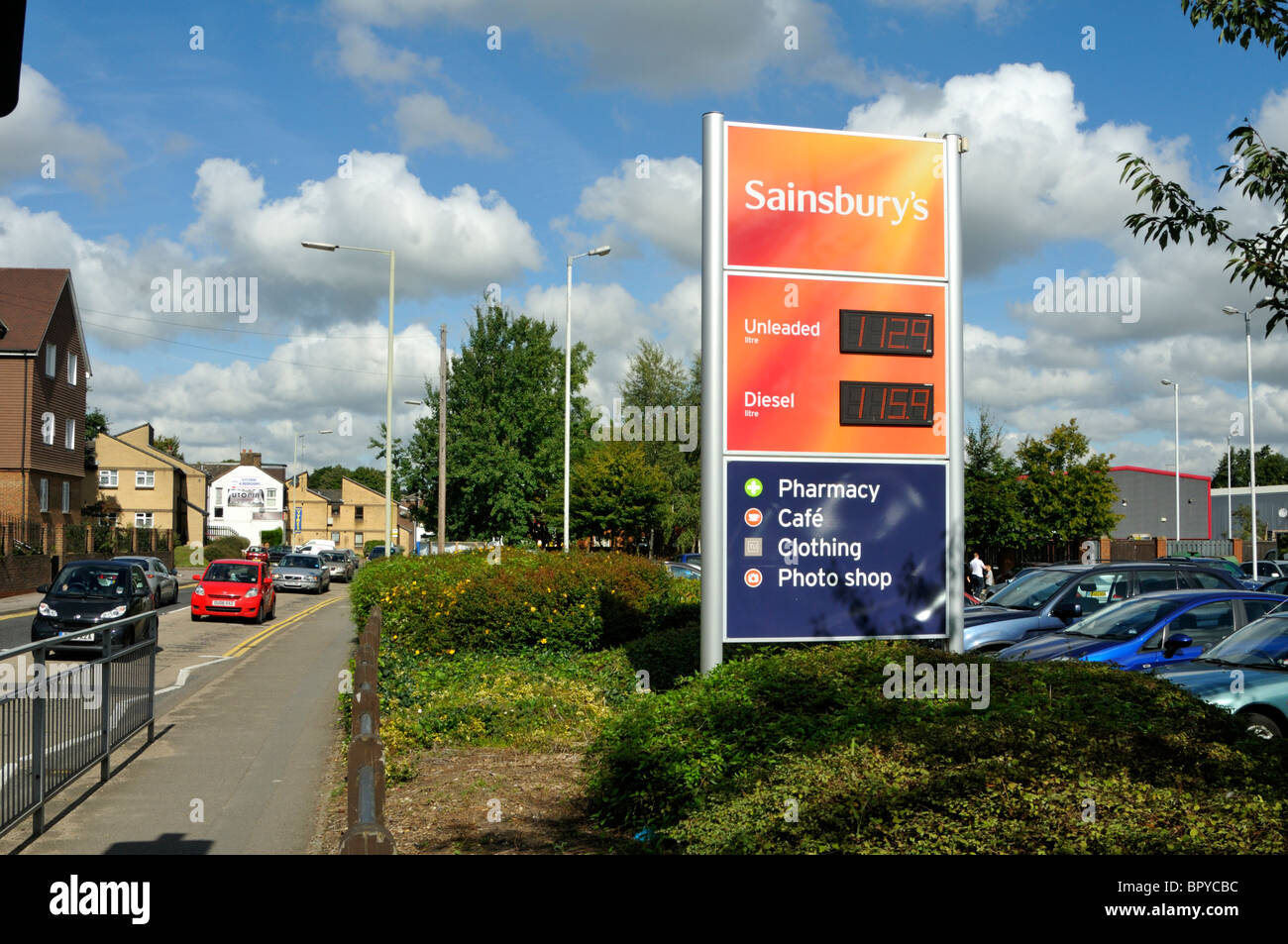 2010 Septiembre Sainsburys supermercado el precio del combustible, en el Reino Unido. Foto de stock