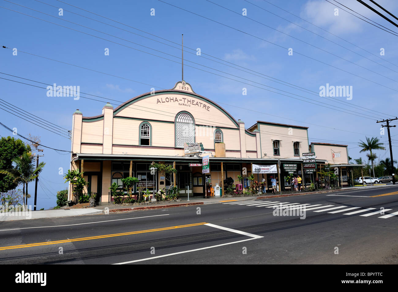 Construido en 1932, el teatro en Aloha Kainaliu es un teatro plenamente