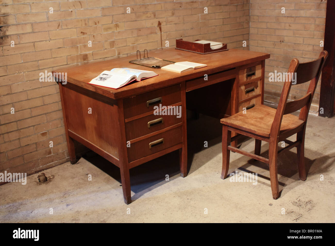 Silla de escritorio antiguo de madera Fotografía de stock - Alamy