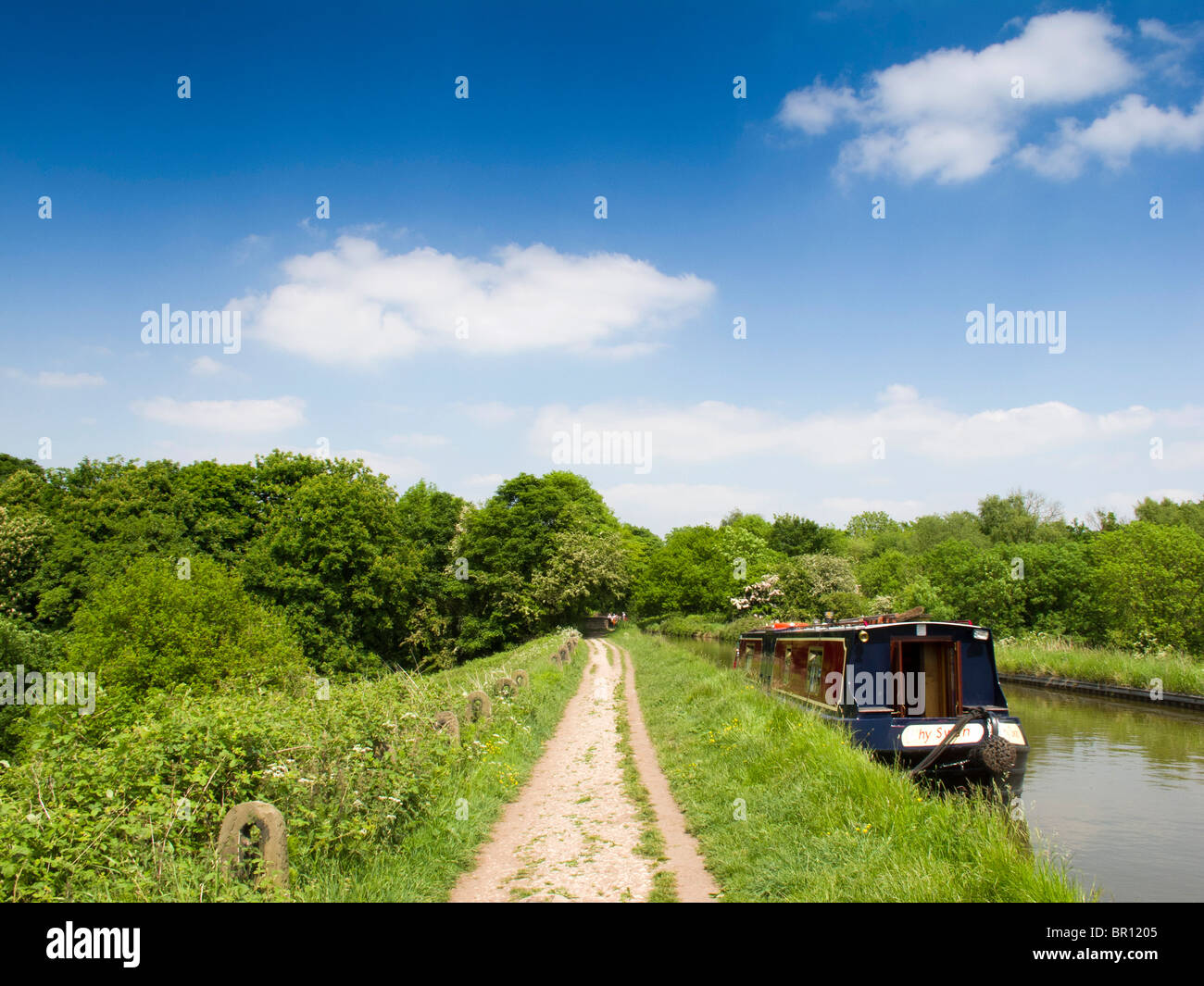 Reino Unido, Inglaterra, Cheshire, Congleton, Dane En Shaw, narrowboats en Macclesfield canal Foto de stock