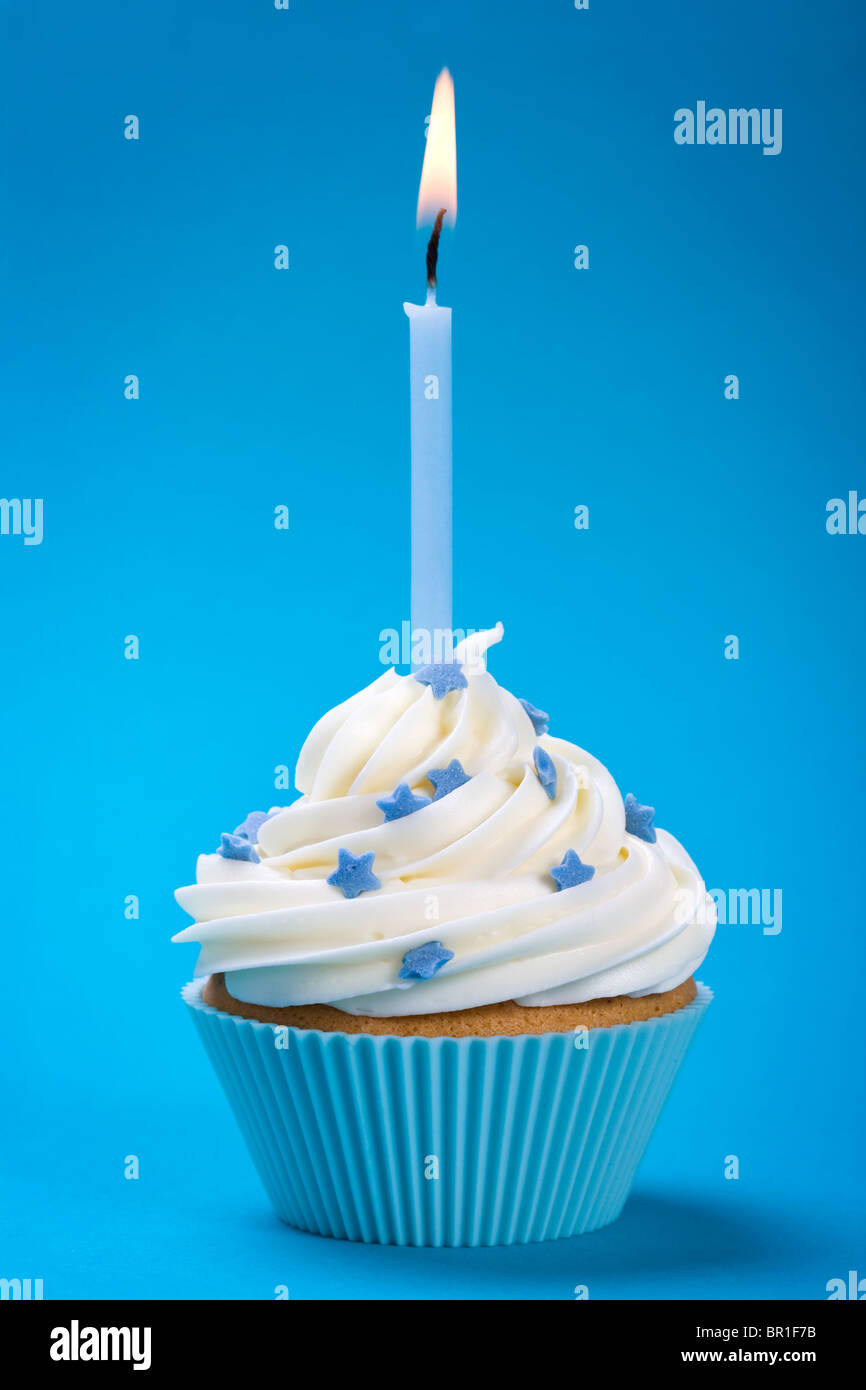 Pastel de cumpleaños mario fotografías e imágenes de alta resolución - Alamy