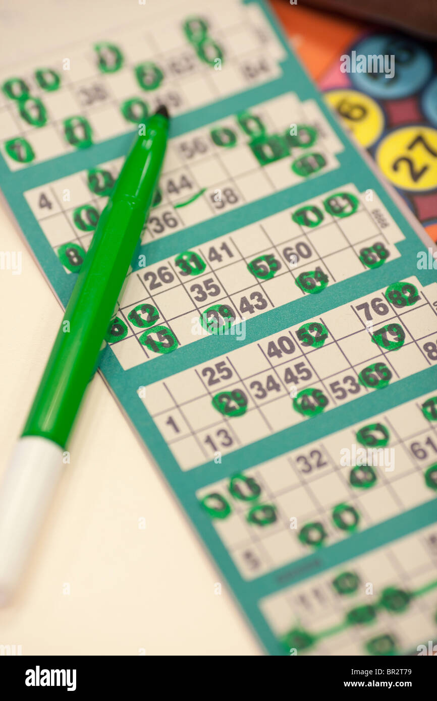 Mecca Bingo Bingo UK Company. Las personas jugando al bingo en Catford Bingo Hall, Londres, Reino Unido. Foto:Jeff Gilbert Foto de stock