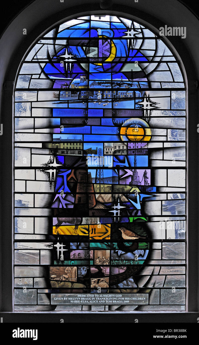 La familia de Bragg ventanas, luz derecha: Dios el Espíritu Santo. Iglesia de Santa María la Virgen, Wigton, Cumbria, Inglaterra Fotografía de stock - Alamy La familia de Bragg ventanas, luz derecha: Dios el Espíritu Santo. Iglesia de Santa María la Virgen, Wigton, Cumbria, Inglaterra Fotografía de stock - Alamy