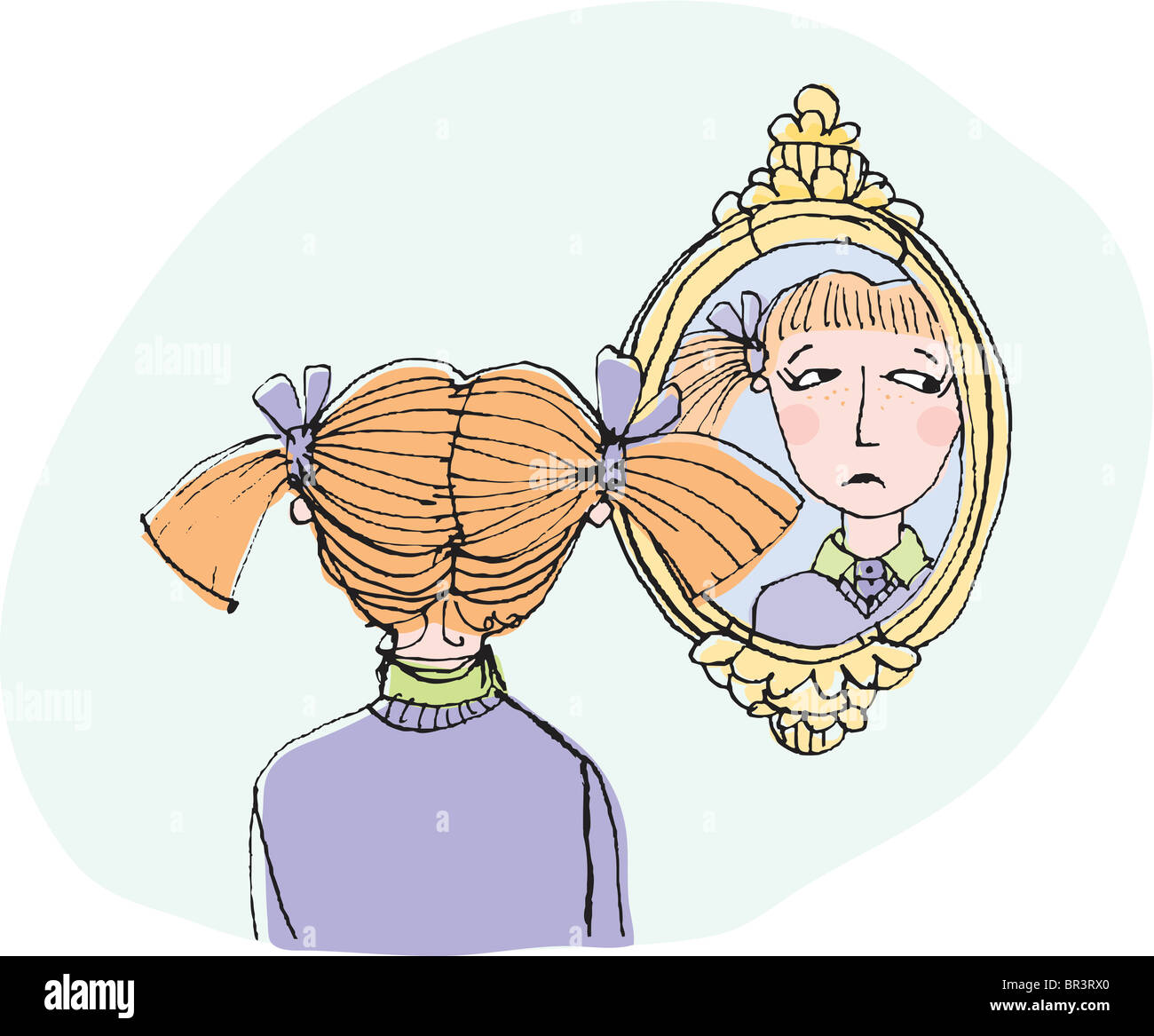 Una niña infeliz mirándose en el espejo Fotografía de stock - Alamy