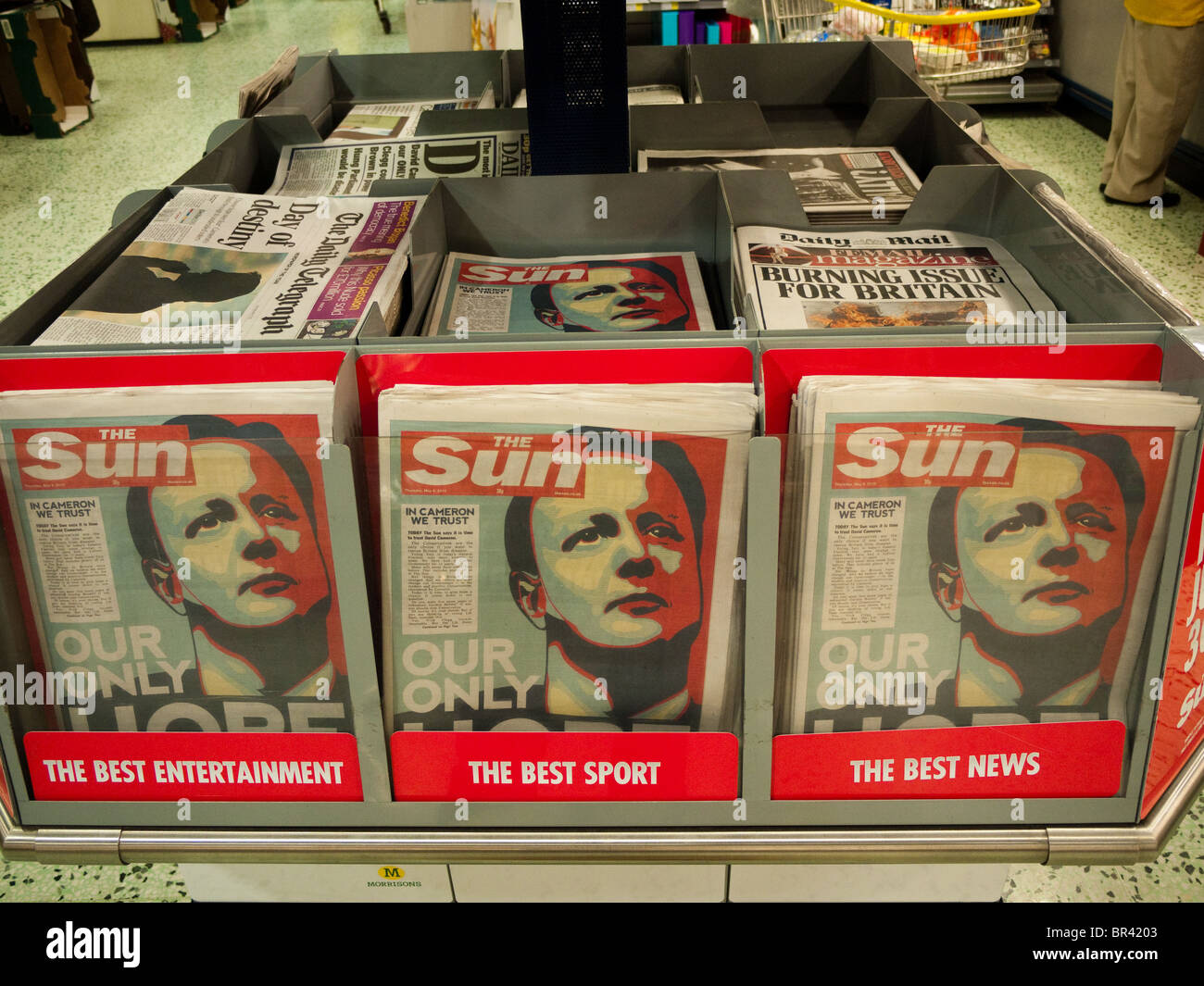 El Sol titular de prensa respaldo de David Cameron en el día de las elecciones generales en Gran Bretaña 2010 Foto de stock